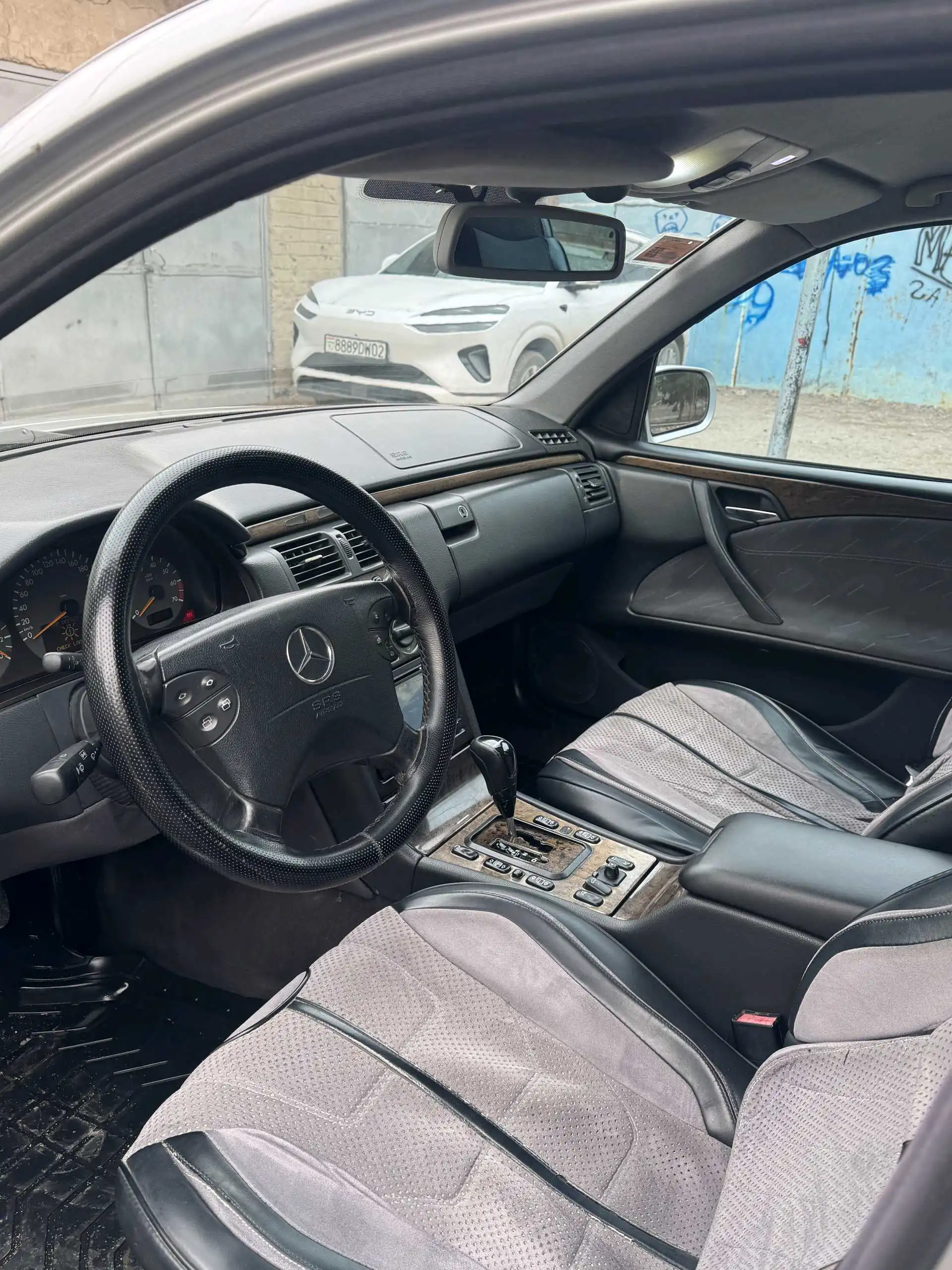 Mercedes-benz E class 2001