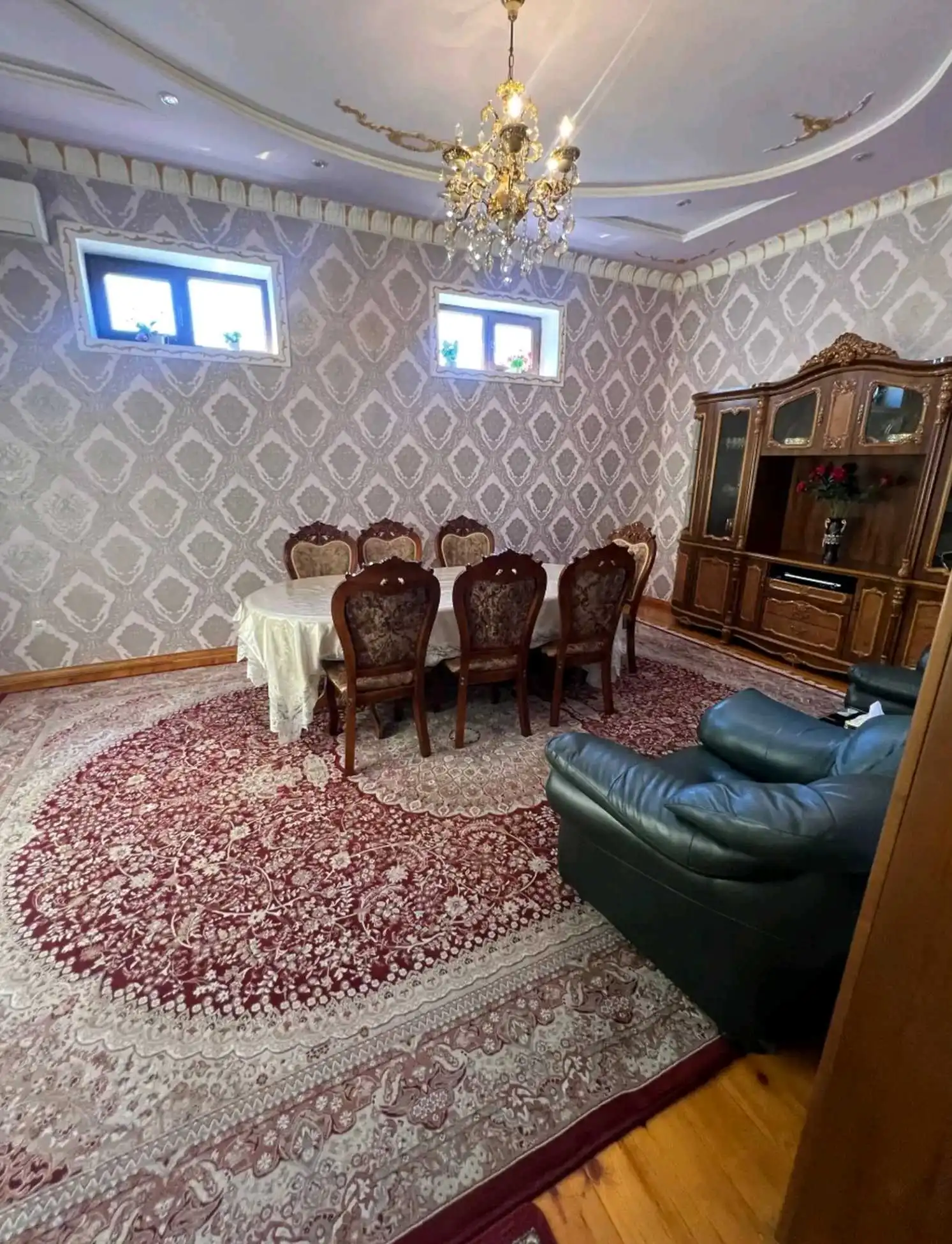 3 этажный, 8-комн. дом, 9242 м², 5 соток, Сино