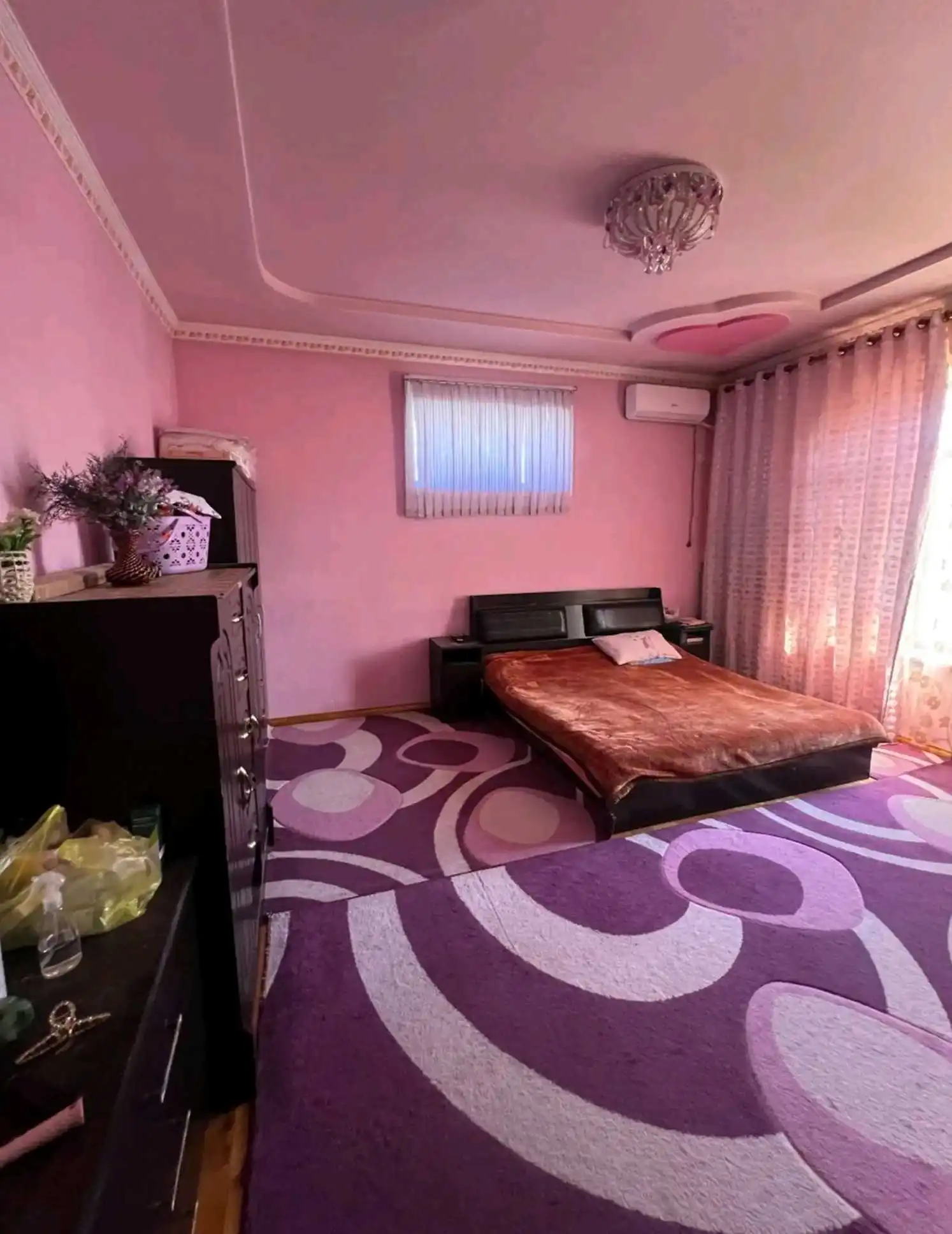 3 этажный, 8-комн. дом, 9242 м², 5 соток, Сино