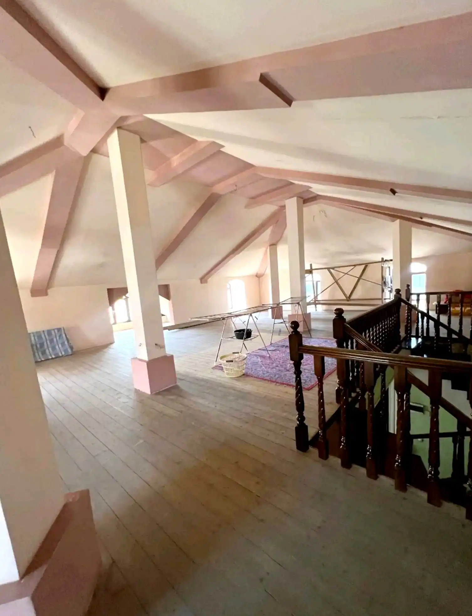 3 этажный, 8-комн. дом, 9242 м², 5 соток, Сино