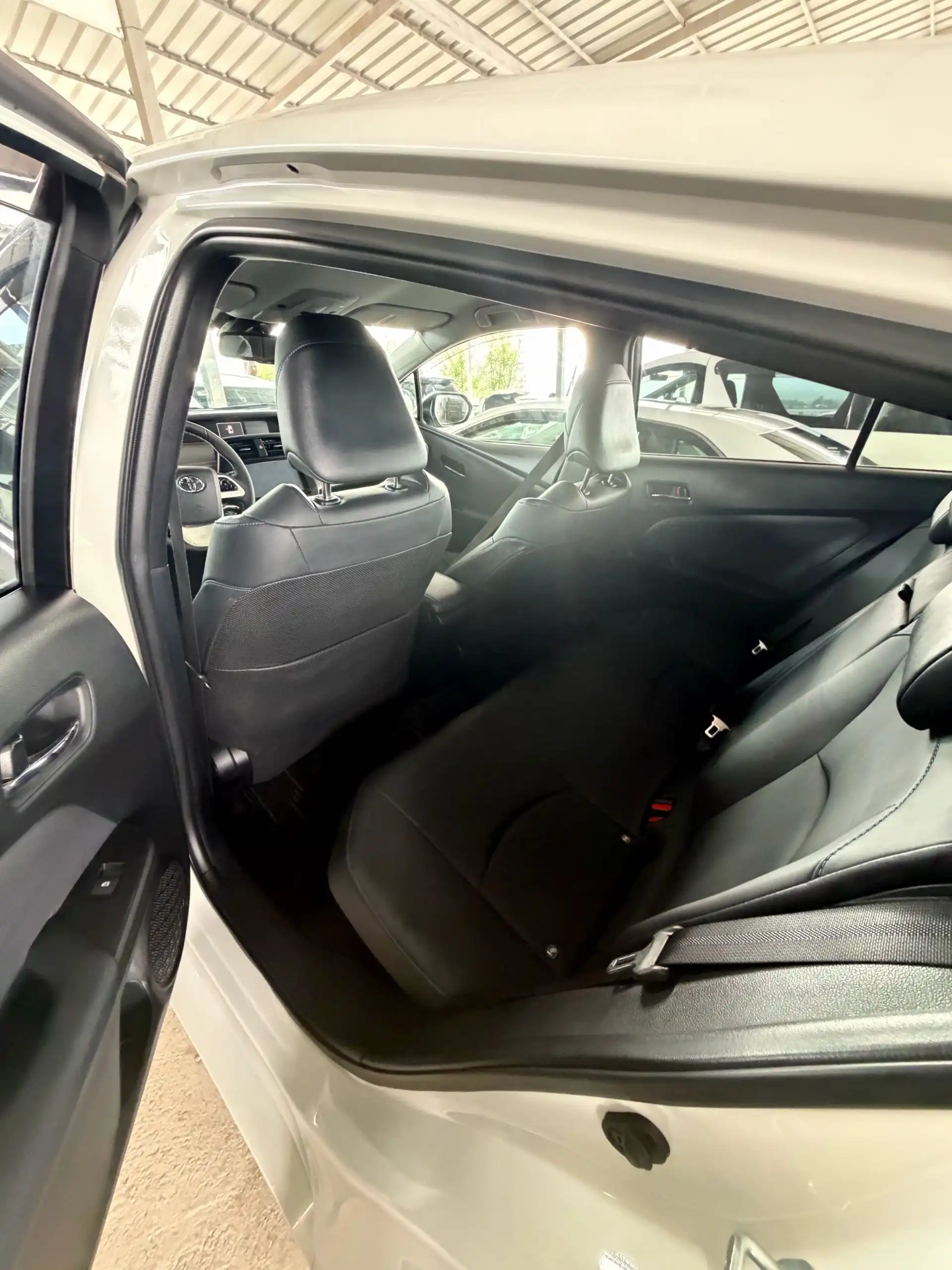 Toyota Prius 2016 — фото 3