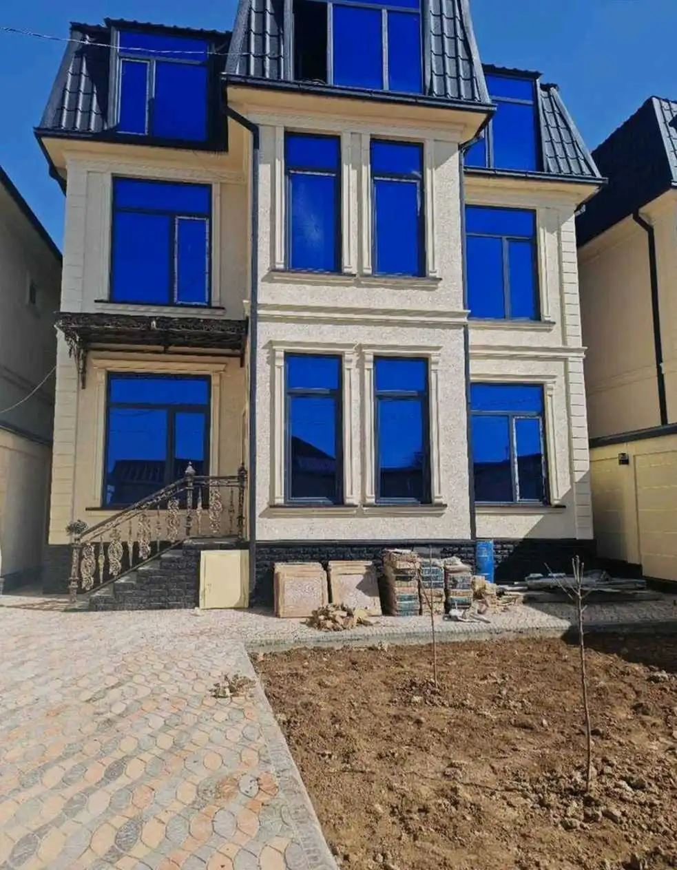 3 этажный, 8-комн. дом, 200 м², 2 соток, Сино