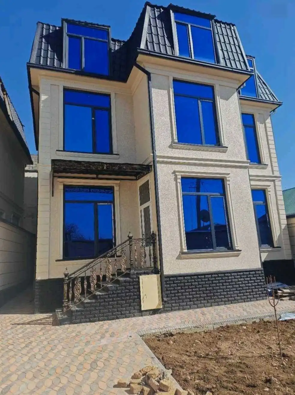 3 этажный, 8-комн. дом, 200 м², 2 соток, Сино