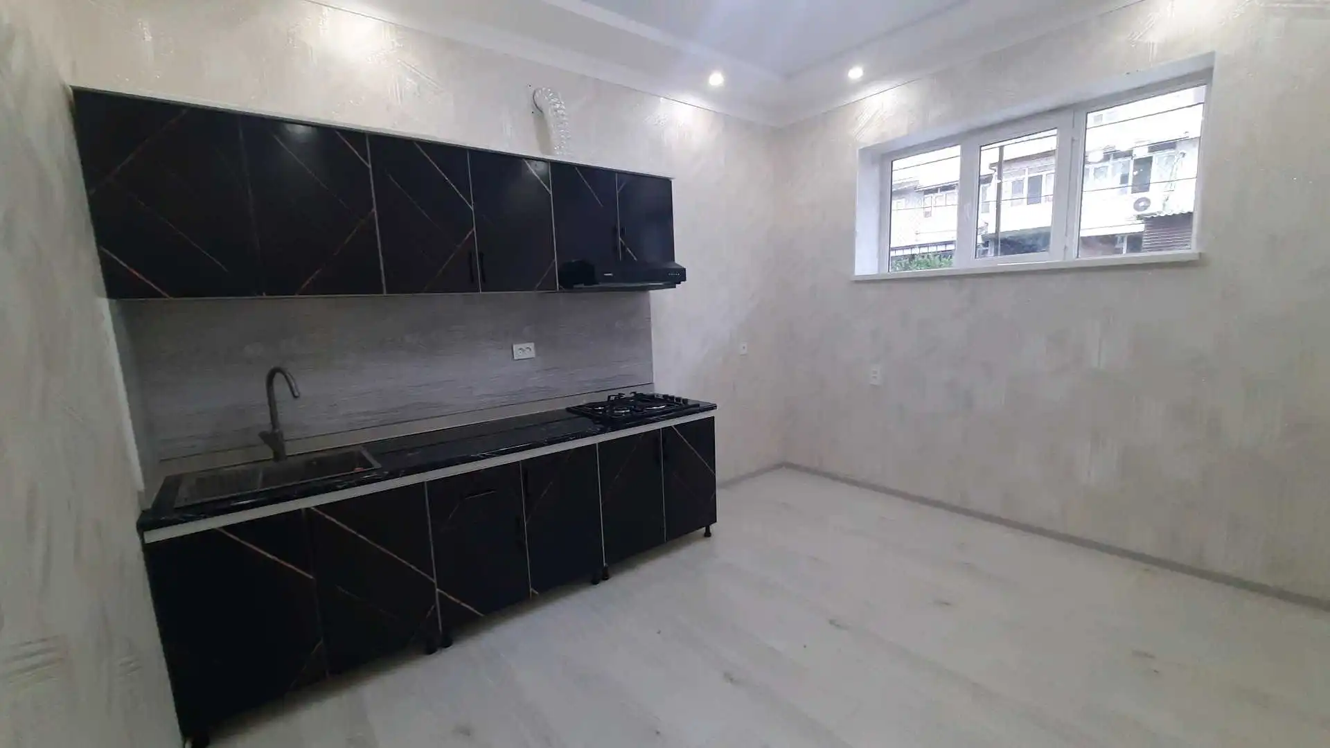 1-к квартира, Цокольный этаж, 38 м², 8 мкр