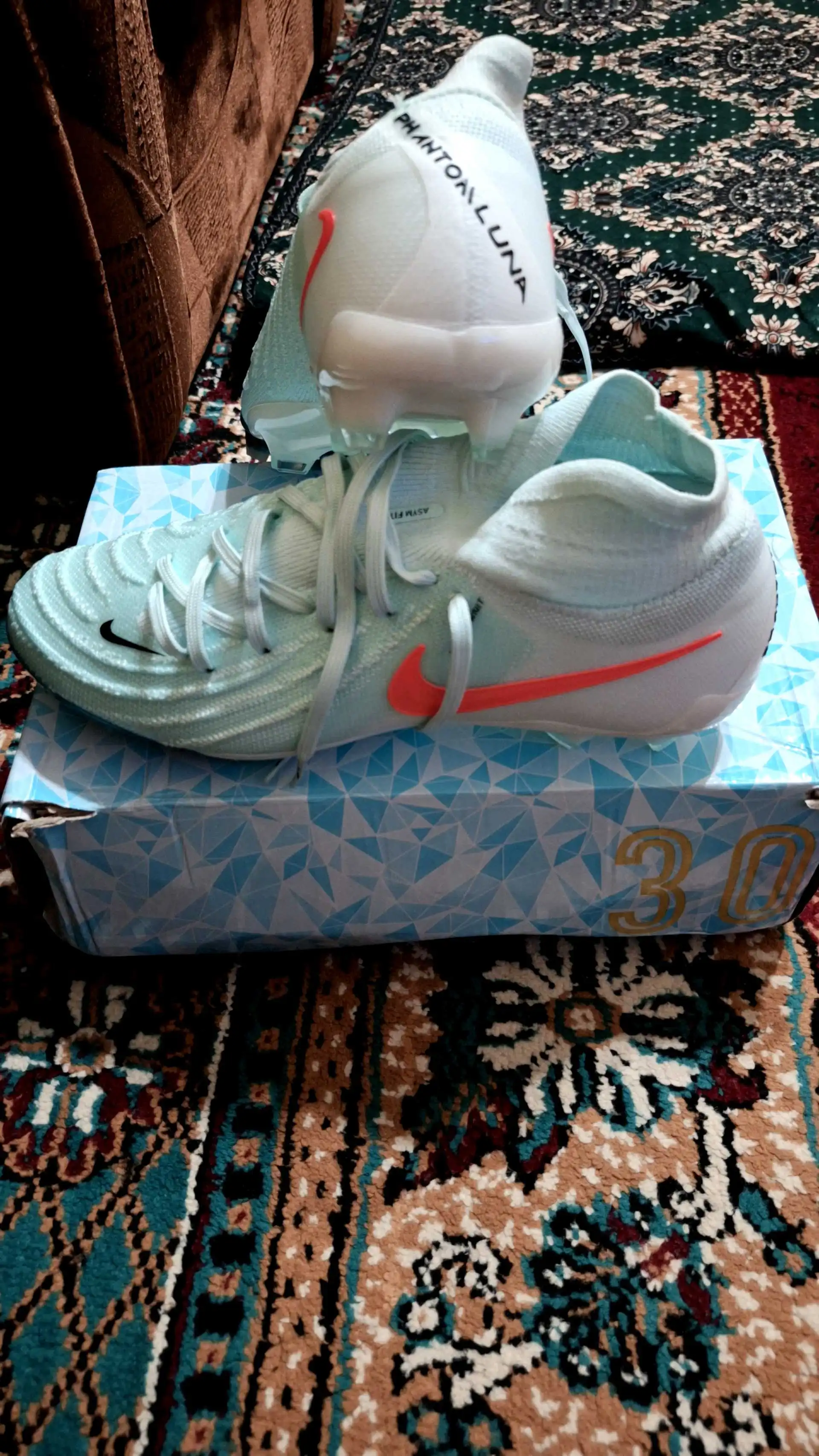 Футбольные бутсы Nike
