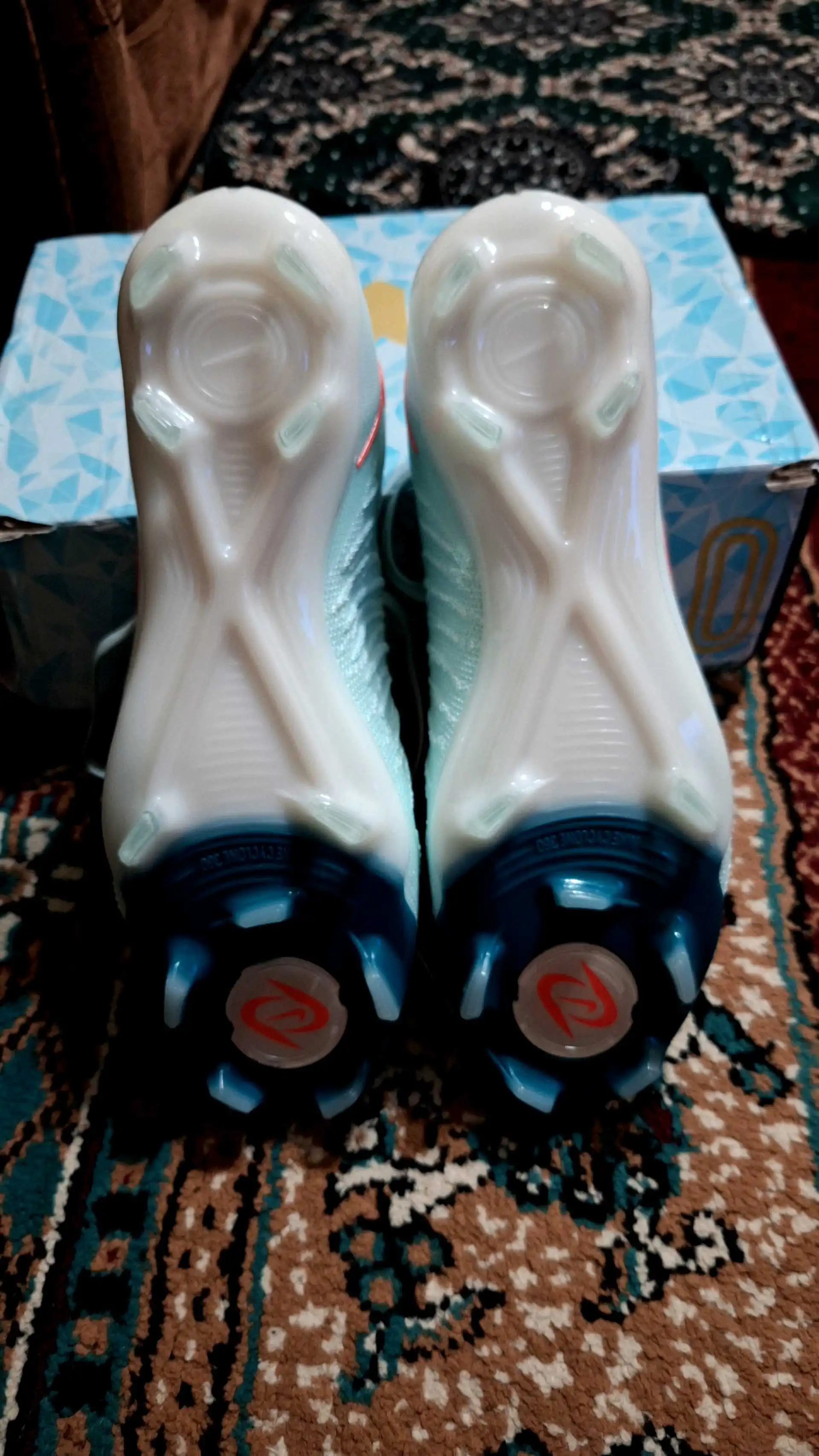 Футбольные бутсы Nike