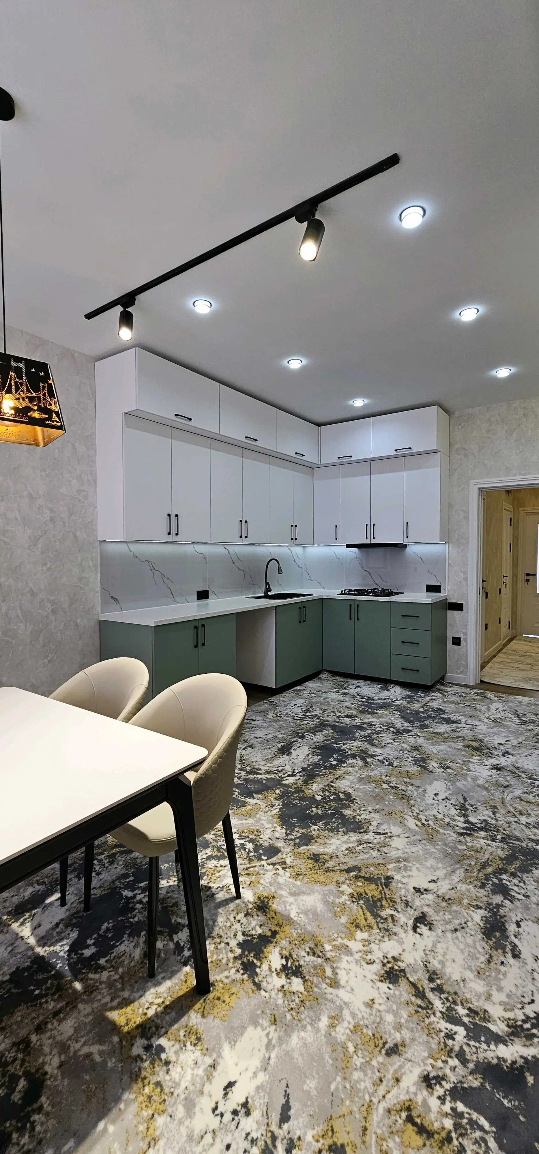 3-к квартира, 8 этаж, 96 м², 13мкр сари рох