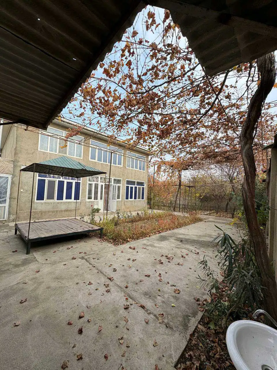 2 этажный, 9-комн. дом, 300 м², 6 соток, ул.Б.Рахимзода 32а