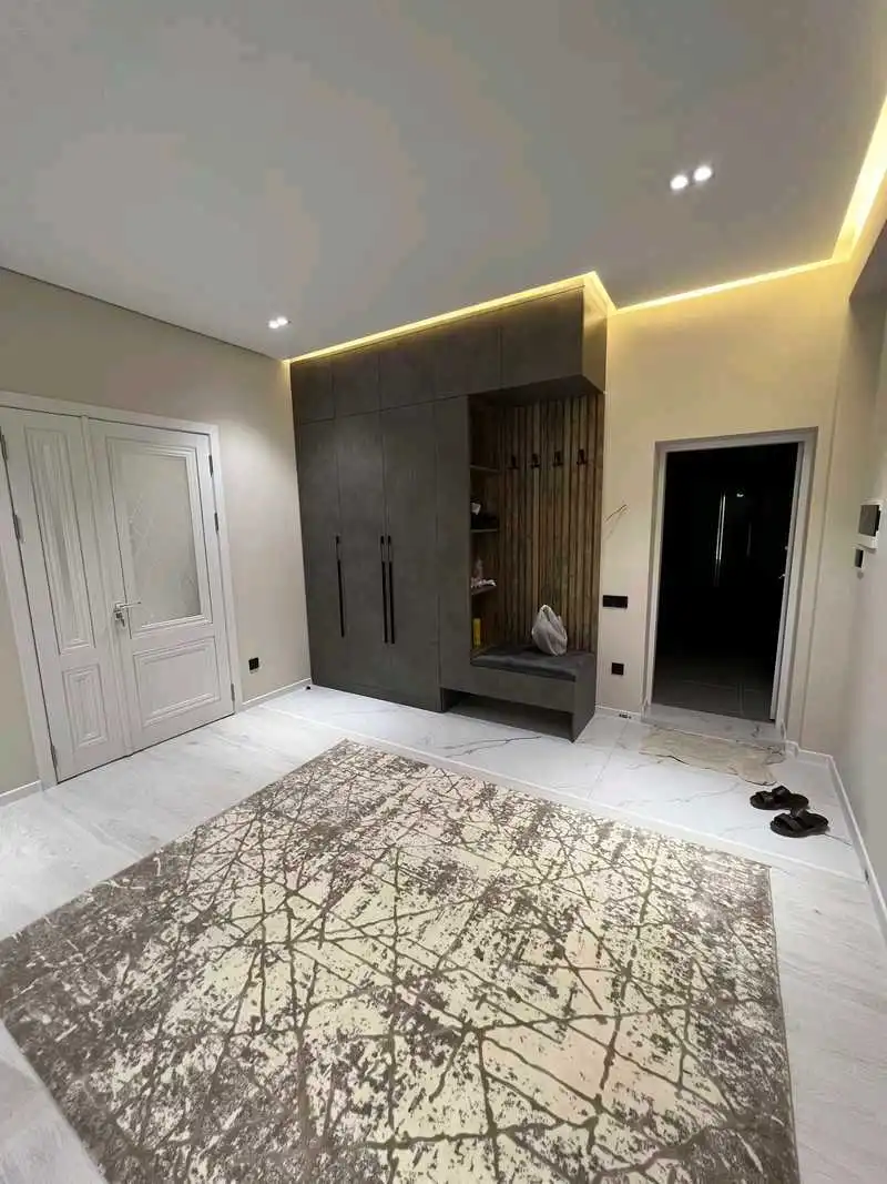 2-к квартира, 3 этаж, 88 м², Цум, домои Себистон