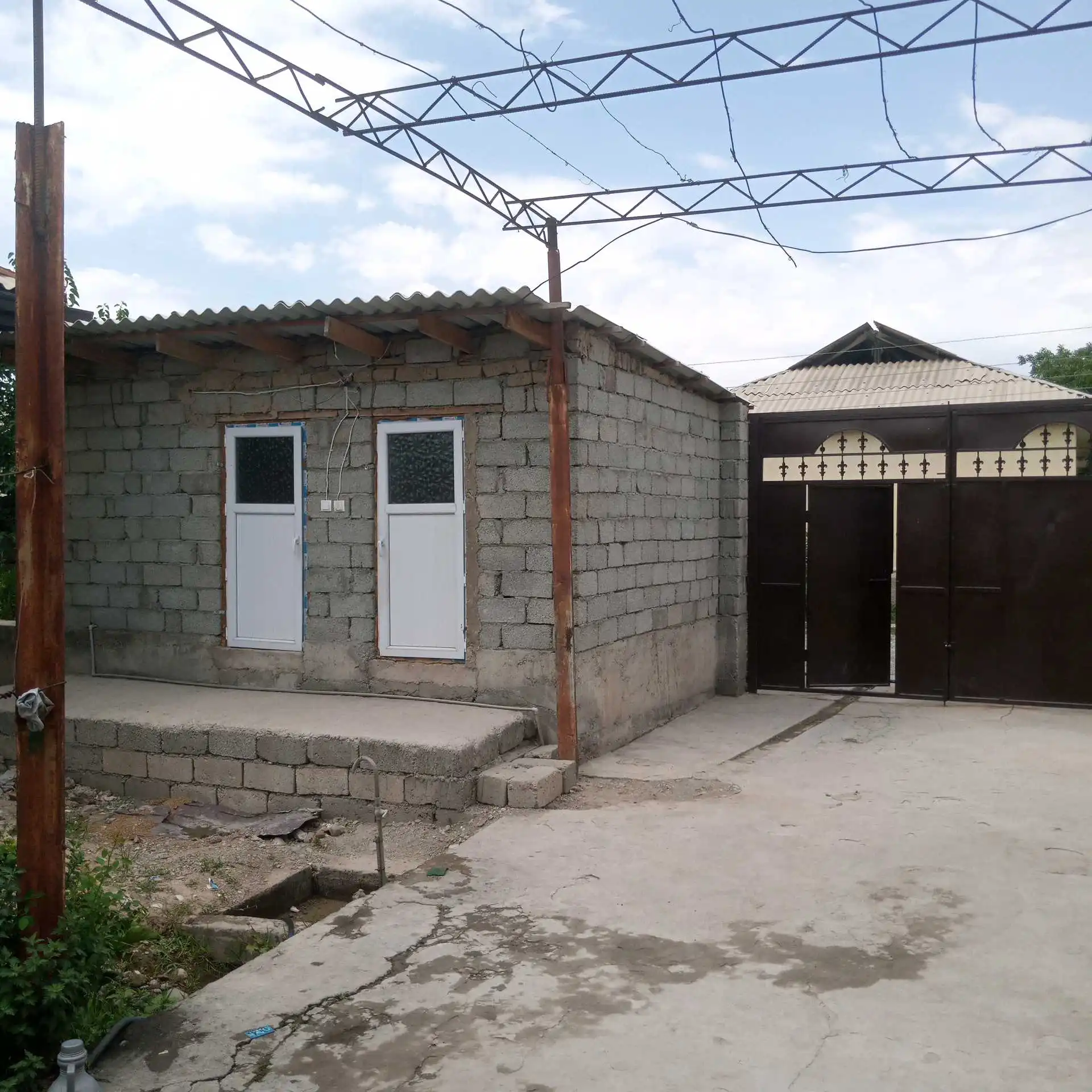 1 этажный, 4-комн. дом, 5 м², 5 соток, Турсунзода дехаи Хакикат Будëн