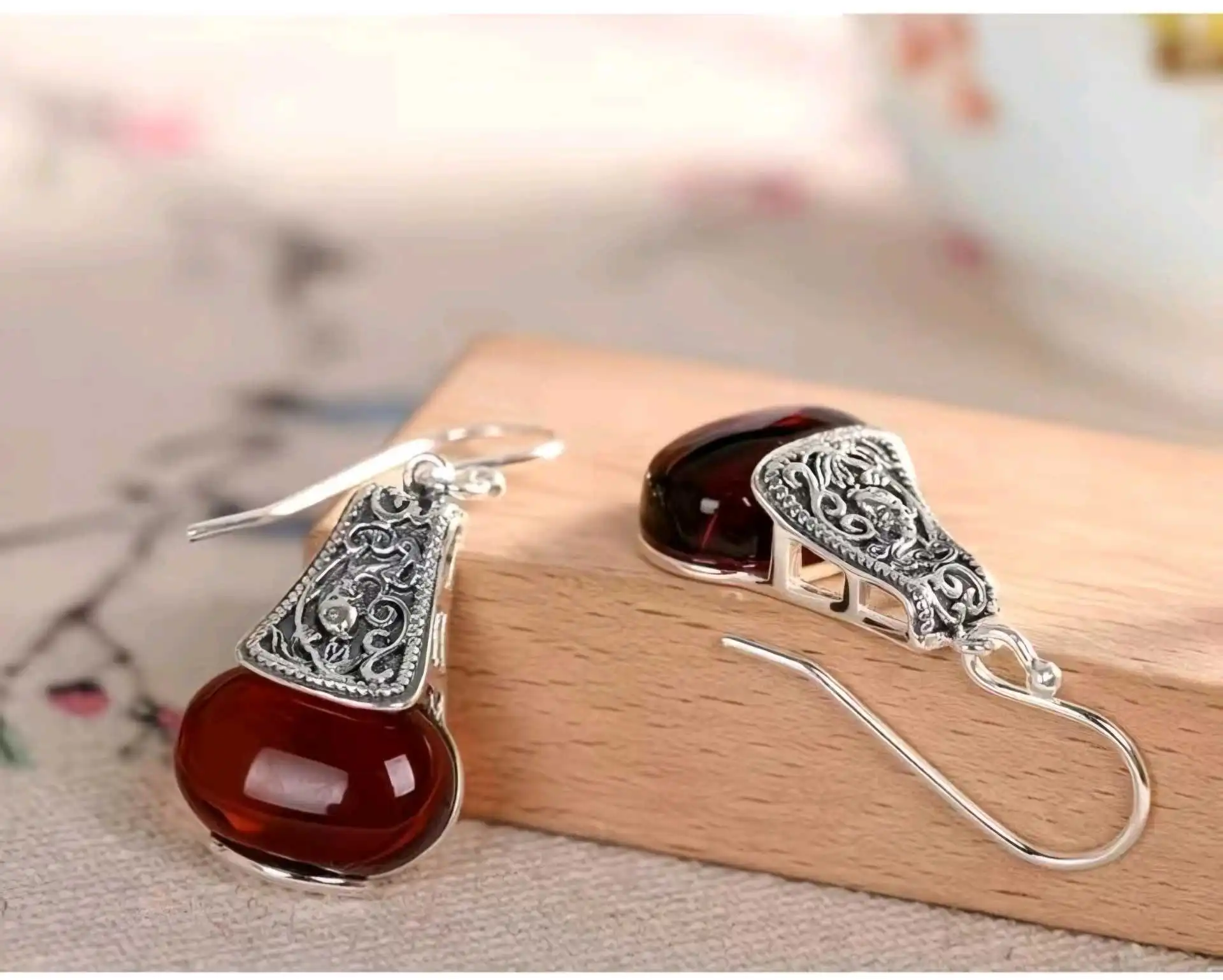 Сережки необычные.