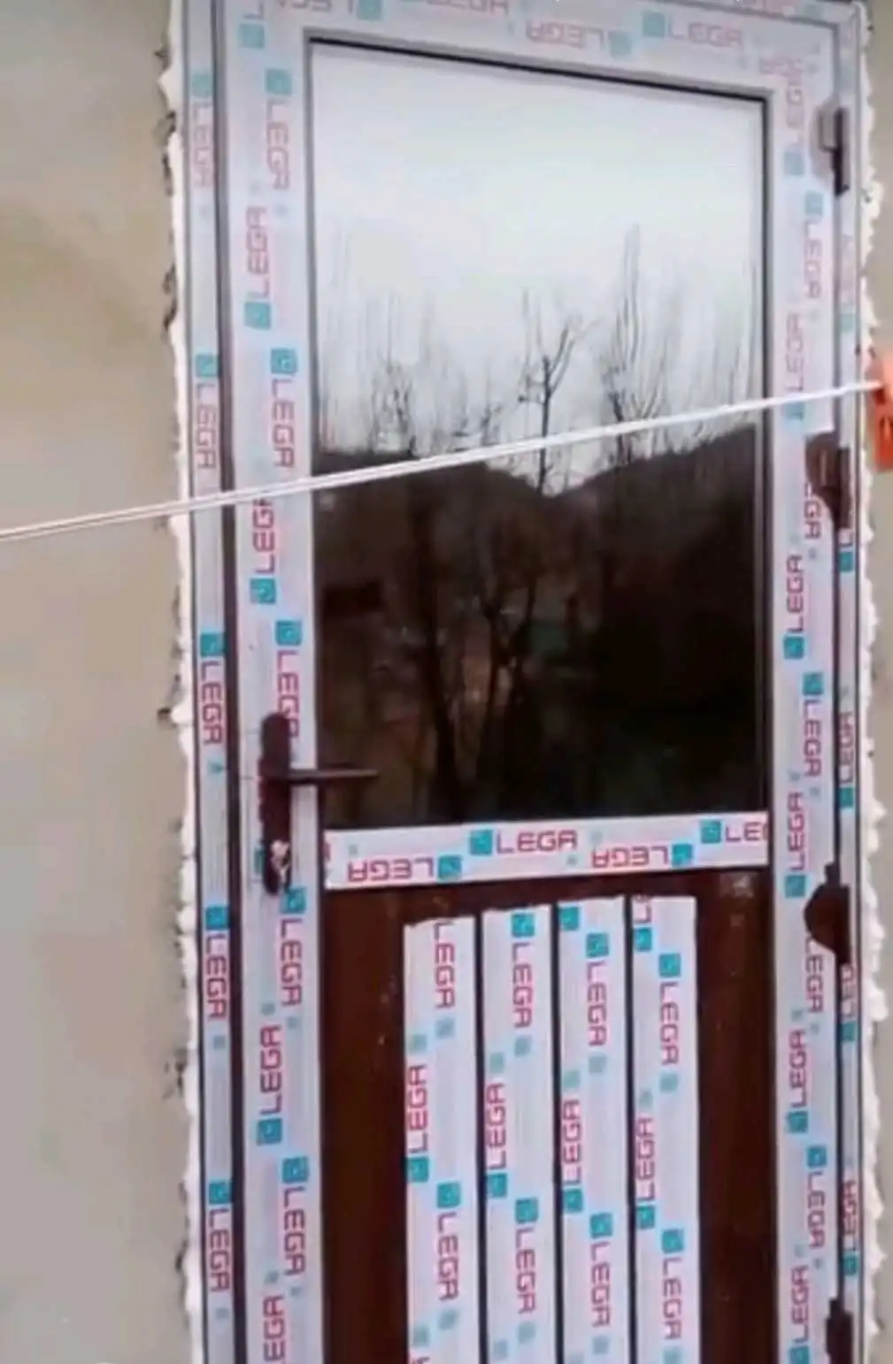 дару тирезахои пластики ва алиюмини ва маскидни се