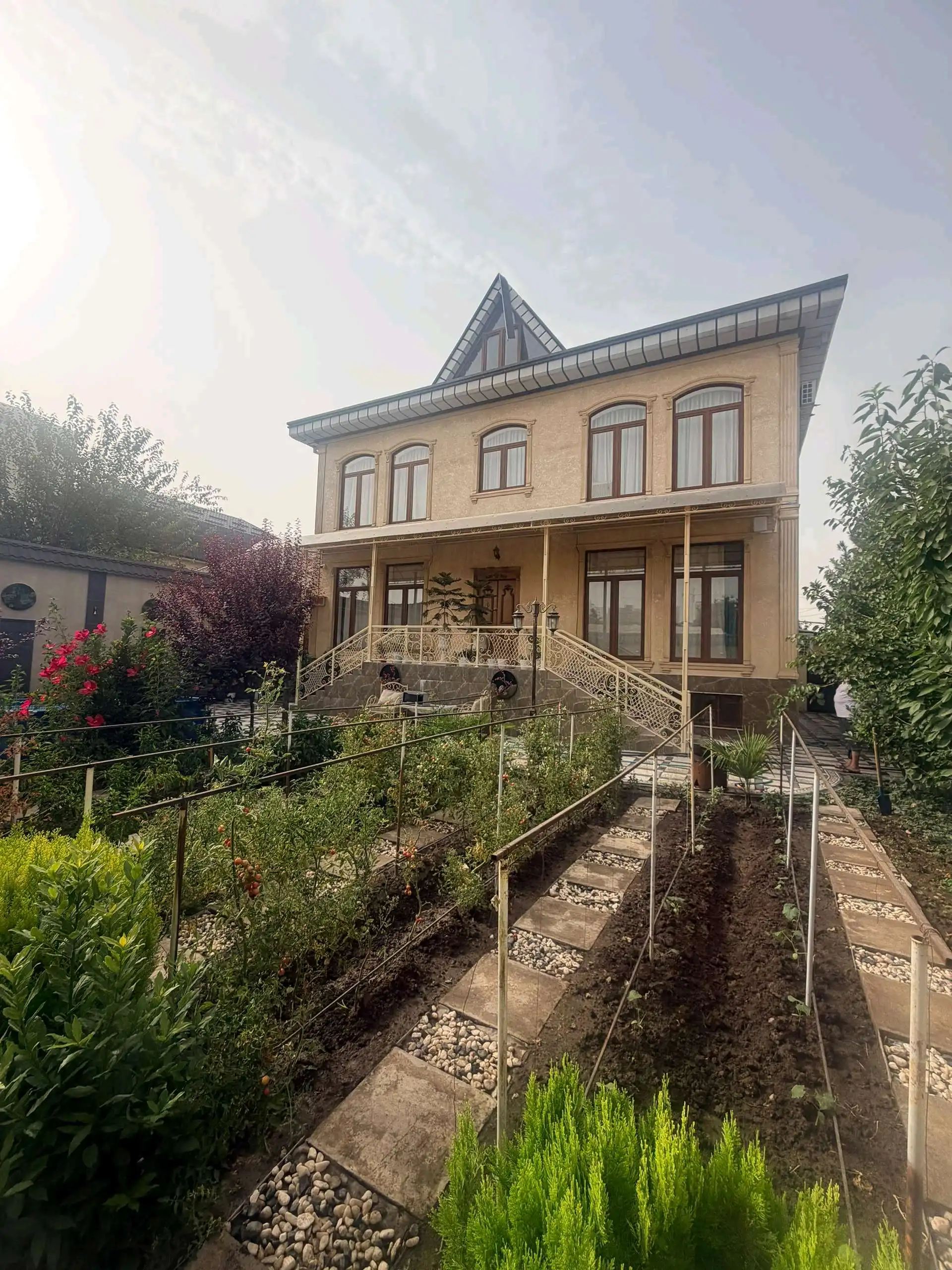 3 этажный, 10-комн. дом, 440 м², 6 соток, фирдавси
