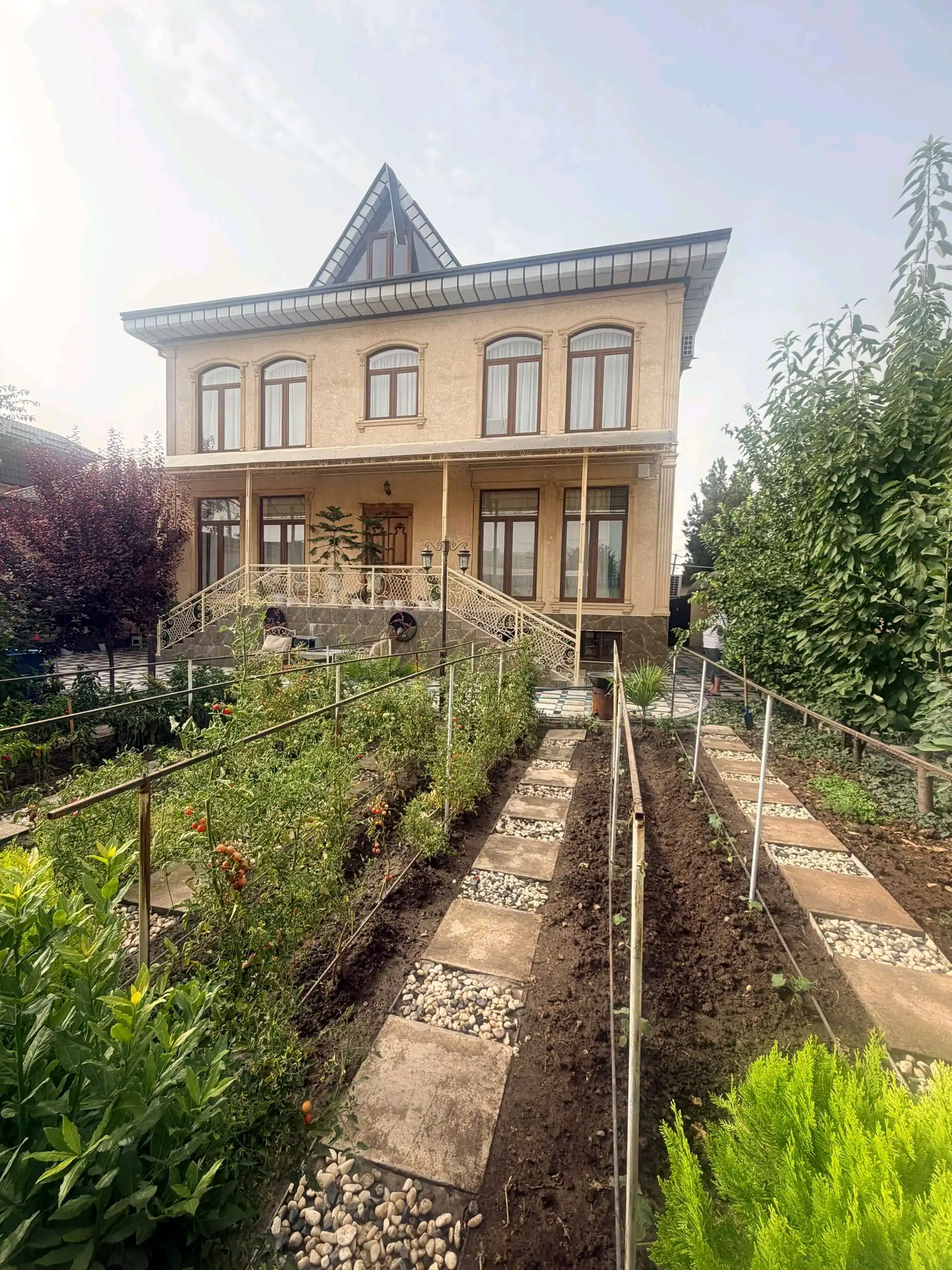 3 этажный, 10-комн. дом, 440 м², 6 соток, фирдавси