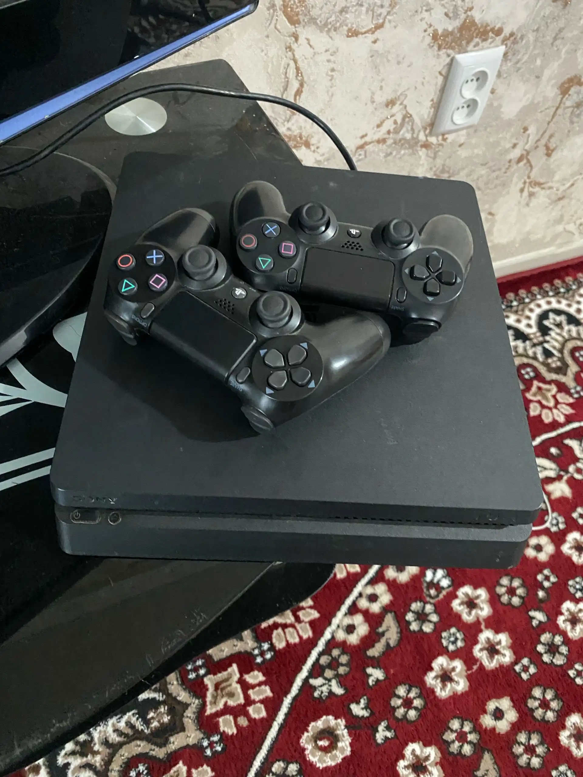 Sony PlayStation 4 slim 