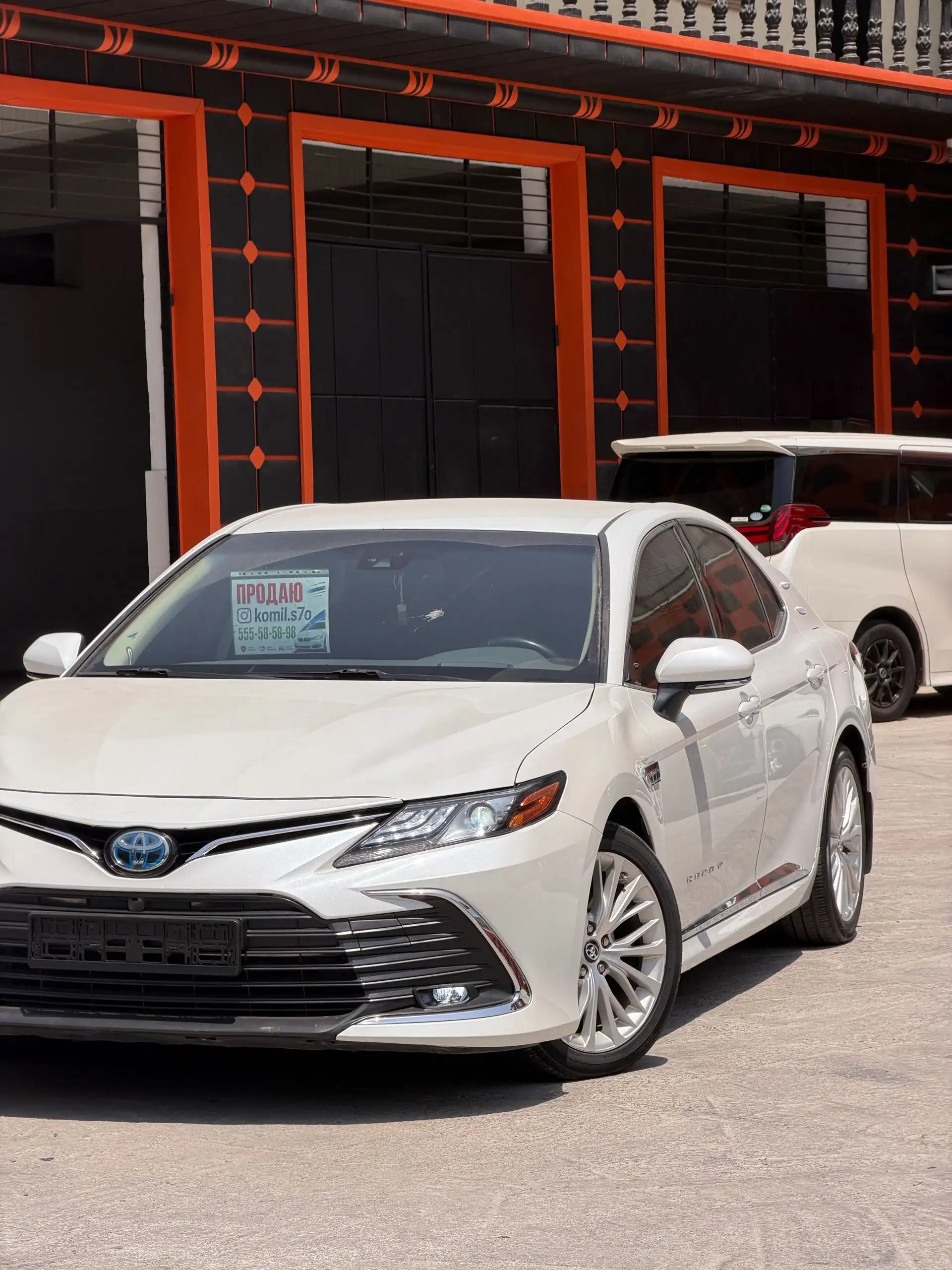 Toyota Camry 2019 — фото 2