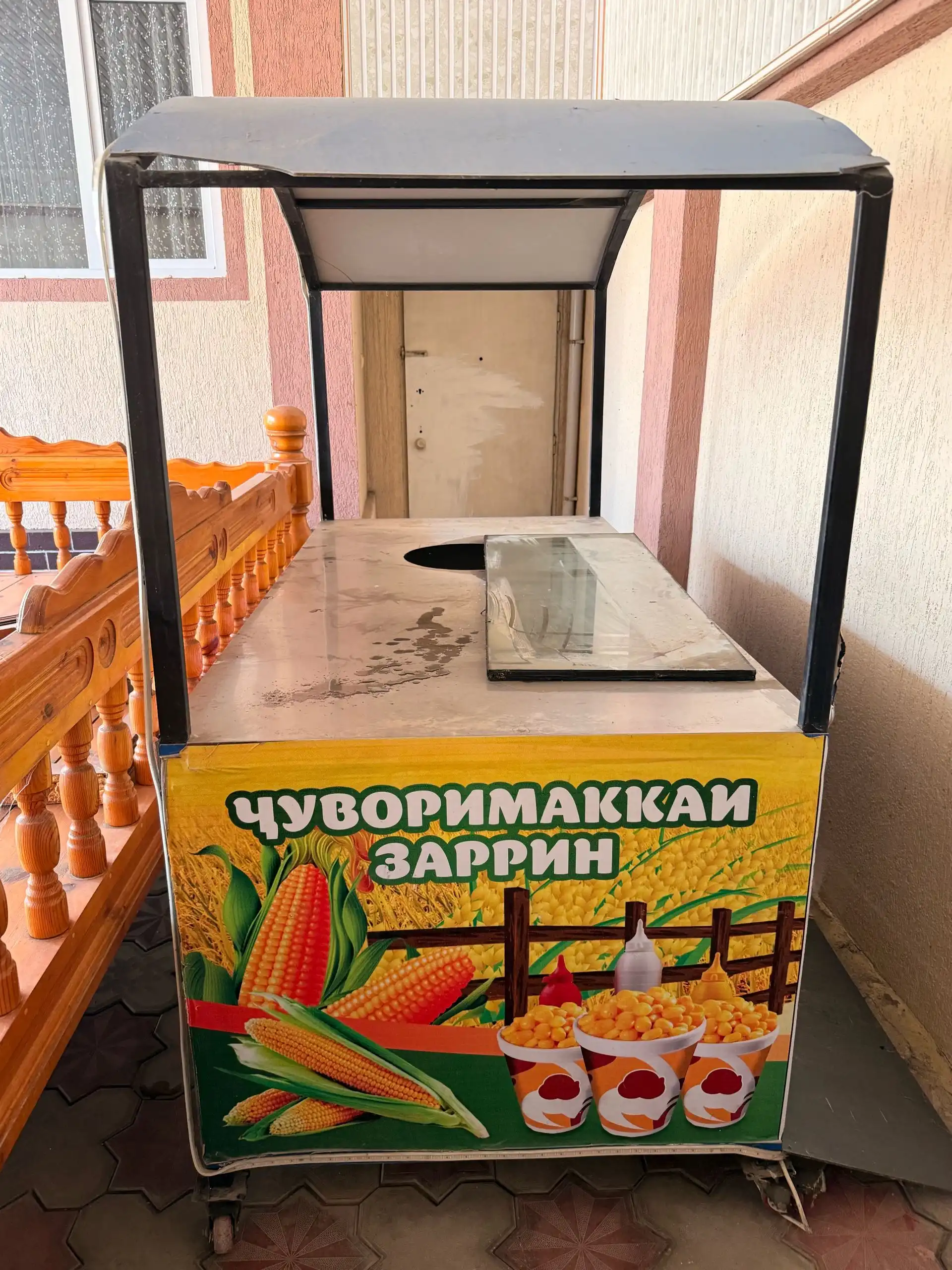 Аппарати попкорнбарор ва чигорипаз бо лавка