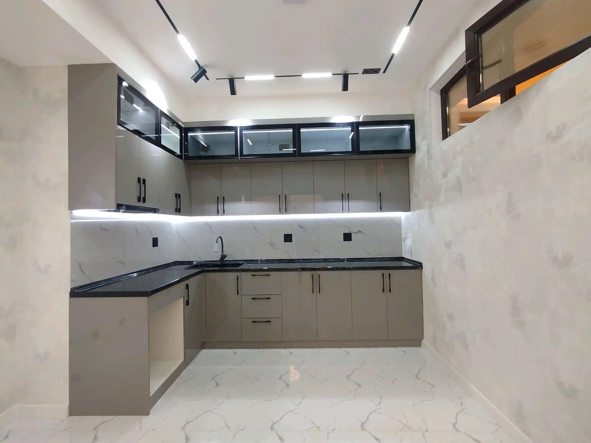 3-к квартира, 10 этаж, 111 м², Спартак