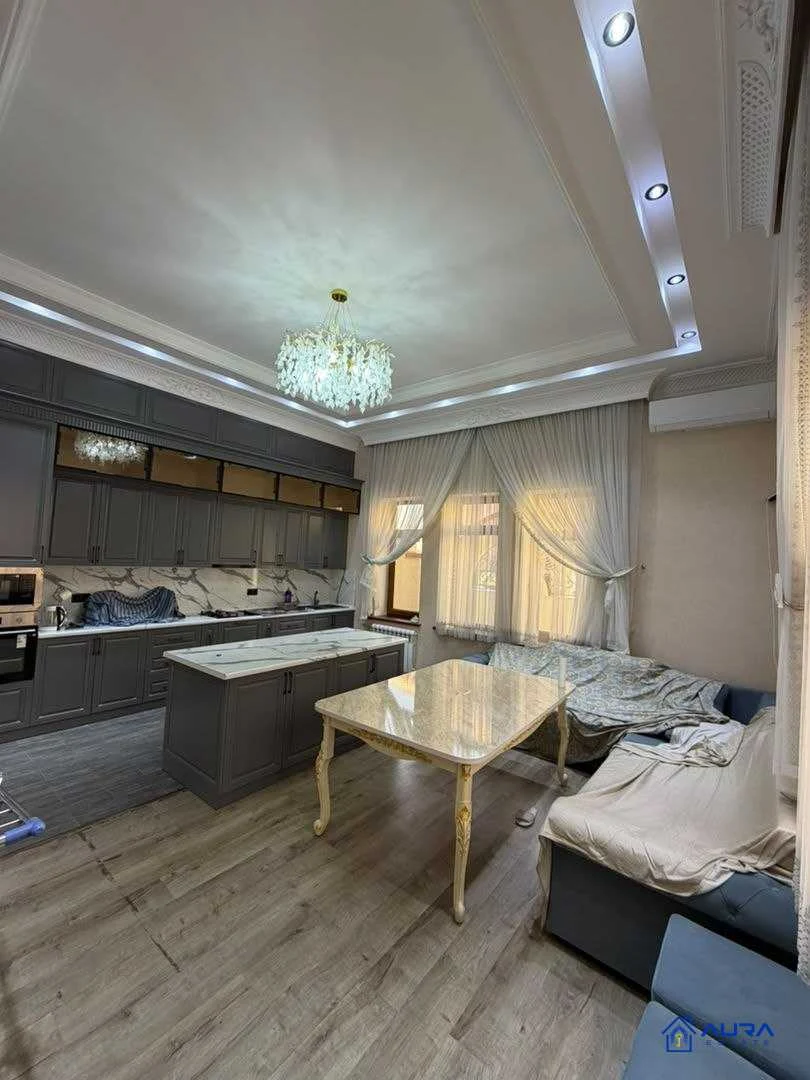 4 этажный, 7-комн. дом, 750 м², 10 соток, Шохмансур