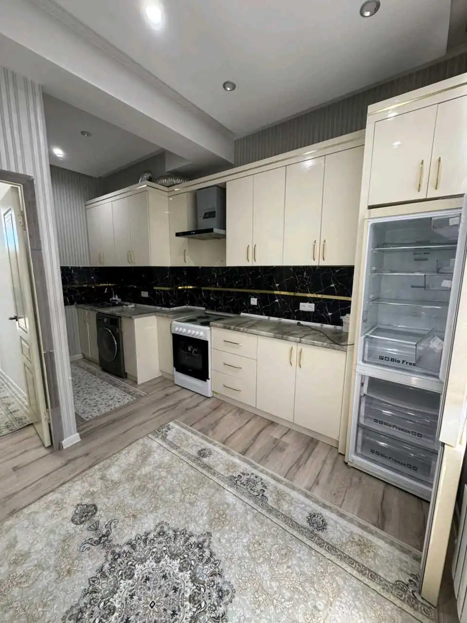 3-к квартира, 13 этаж, 90 м², фирдавси   диагностика коммерческий институт