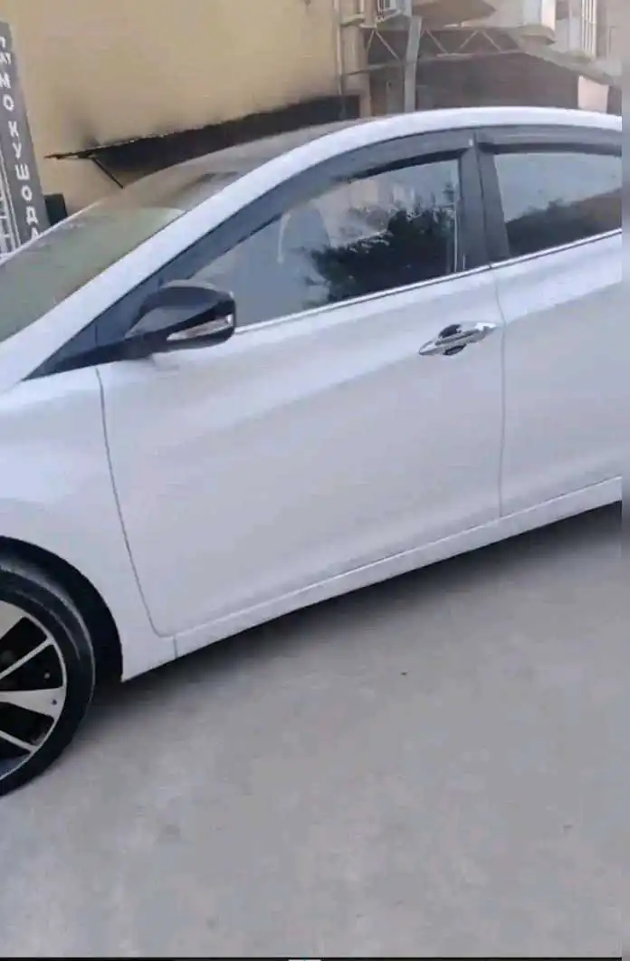 Hyundai Avante 2012