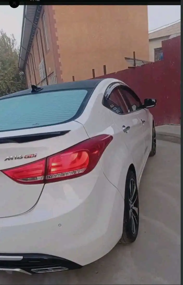 Hyundai Avante 2012