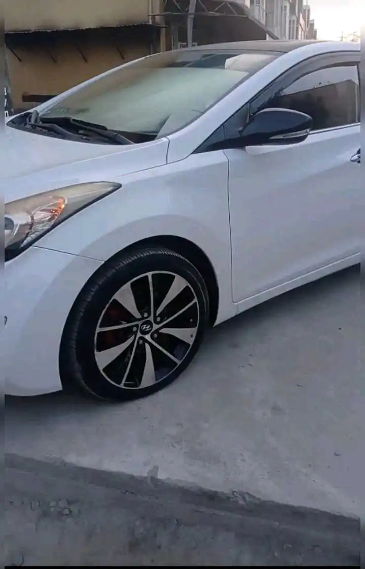 Hyundai Avante 2012