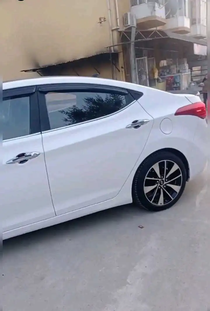 Hyundai Avante 2012