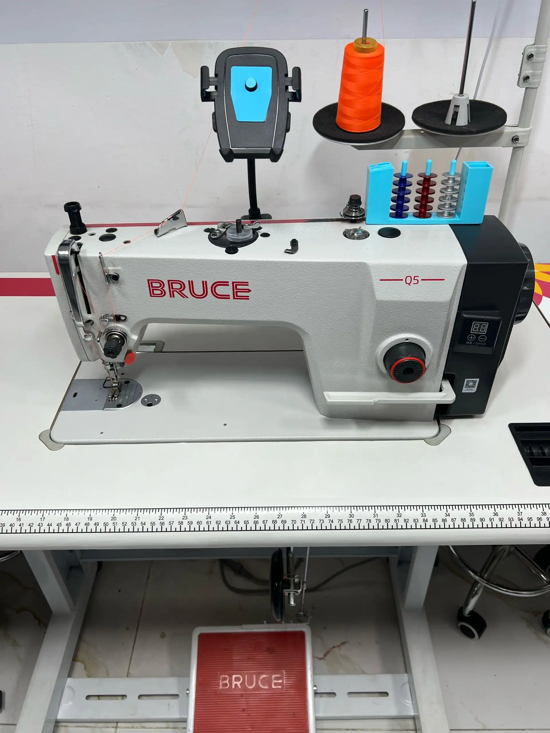 Мошинаи дарздӯзии BRUCE Q5