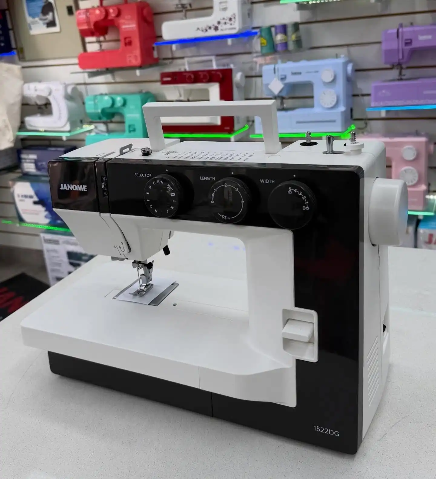 Мошинаи Дарздузи  JANOME 1522 