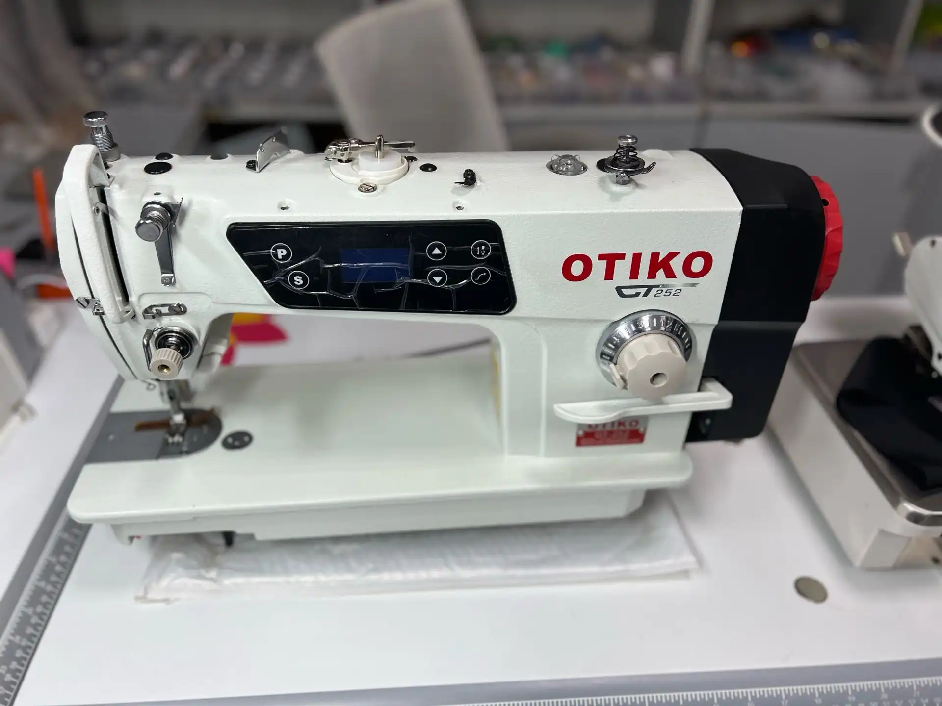 Мошинаи дарздӯзии OTIKO GT-252