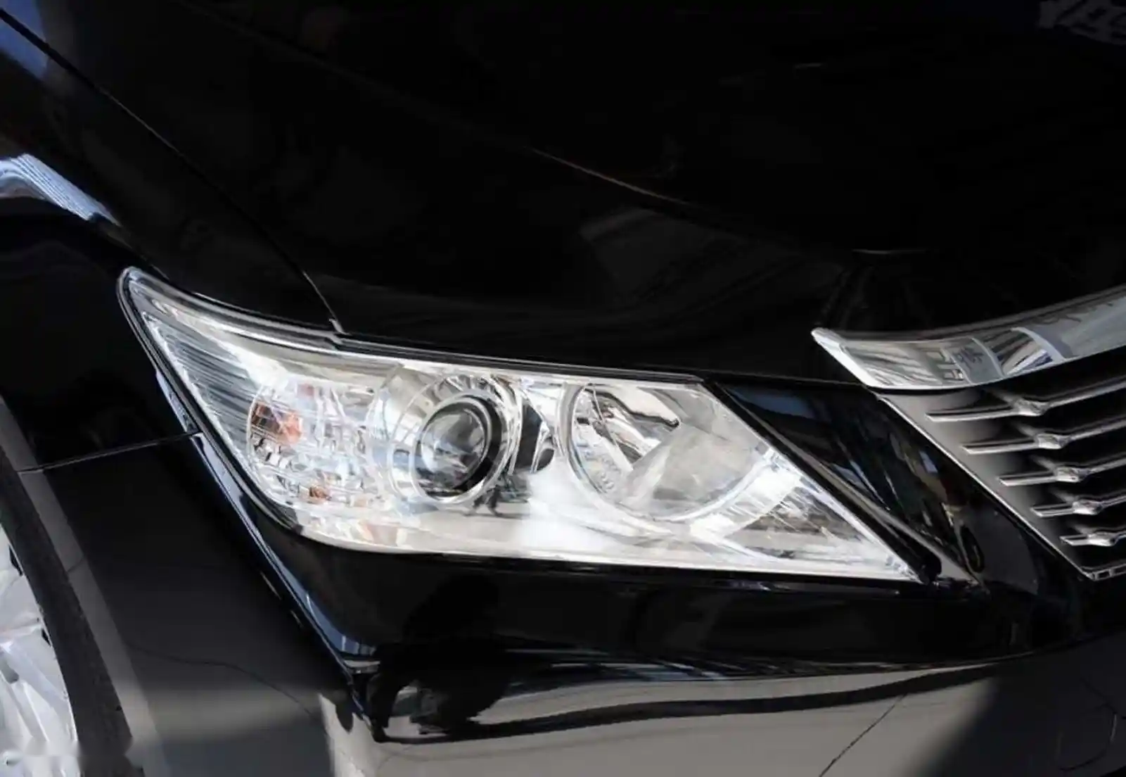 Стекло фары от Toyota Camry 50 2011-2014 — фото 2
