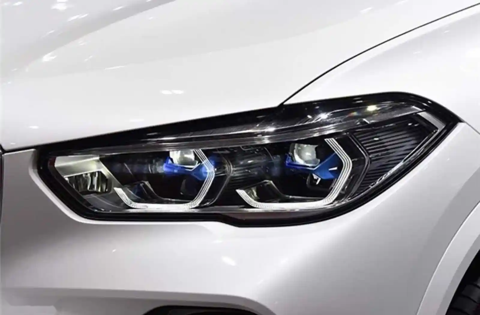 Стекло фары BMW X5 G05 2018-2023 — фото 2