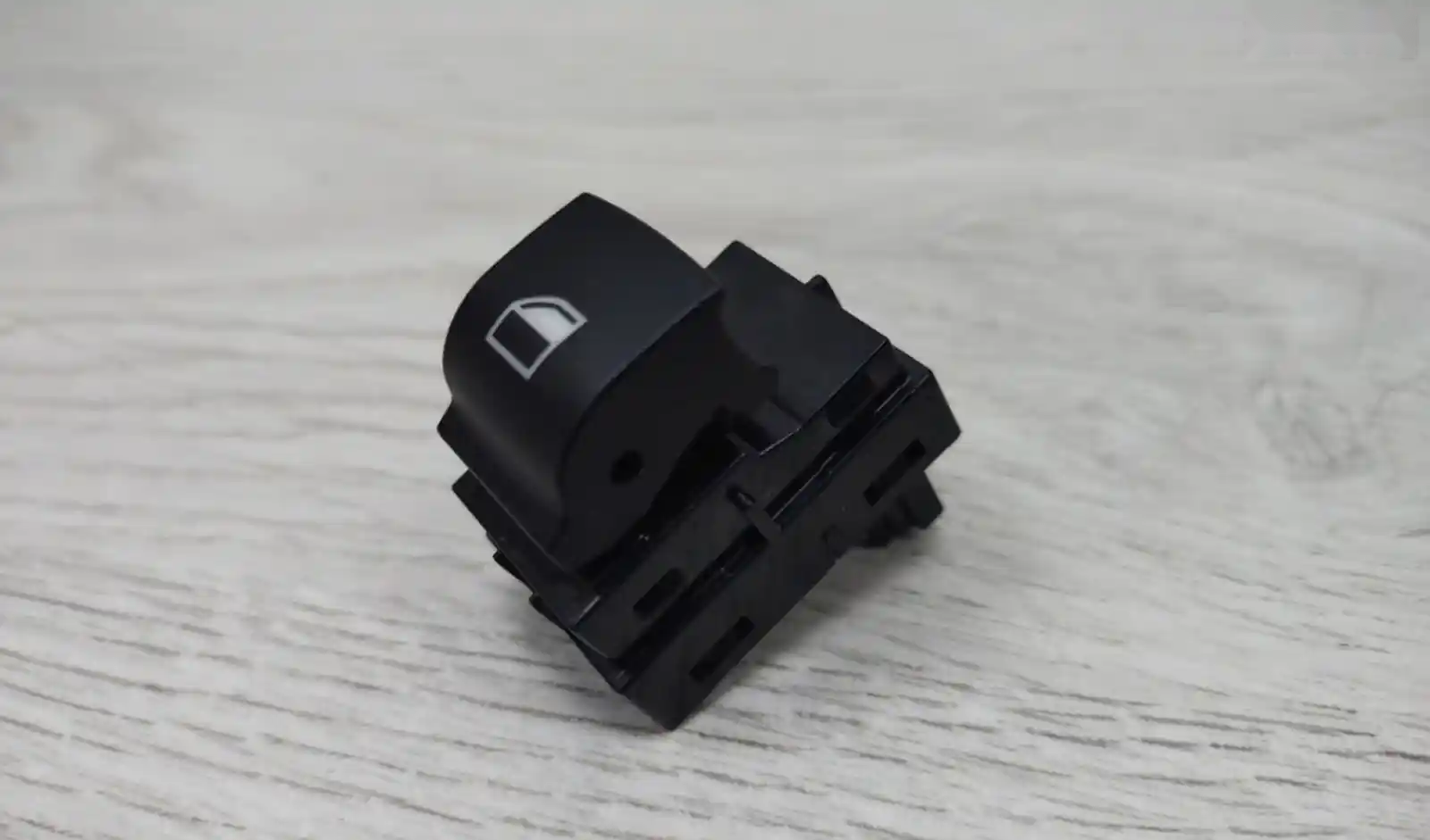 Кнопка стеклоподъемник на BMW F10 F01 F02 X5F15 F30 — фото 2