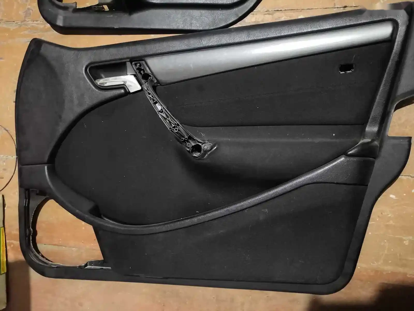 Обшивка двери от Mercedec Benz w202 — фото 2