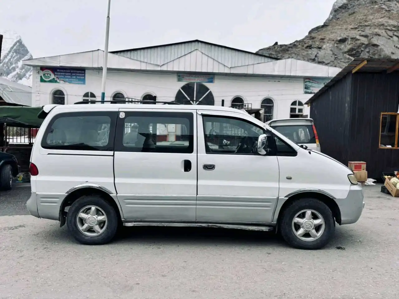 Hyundai Starex 2001 — фото 2