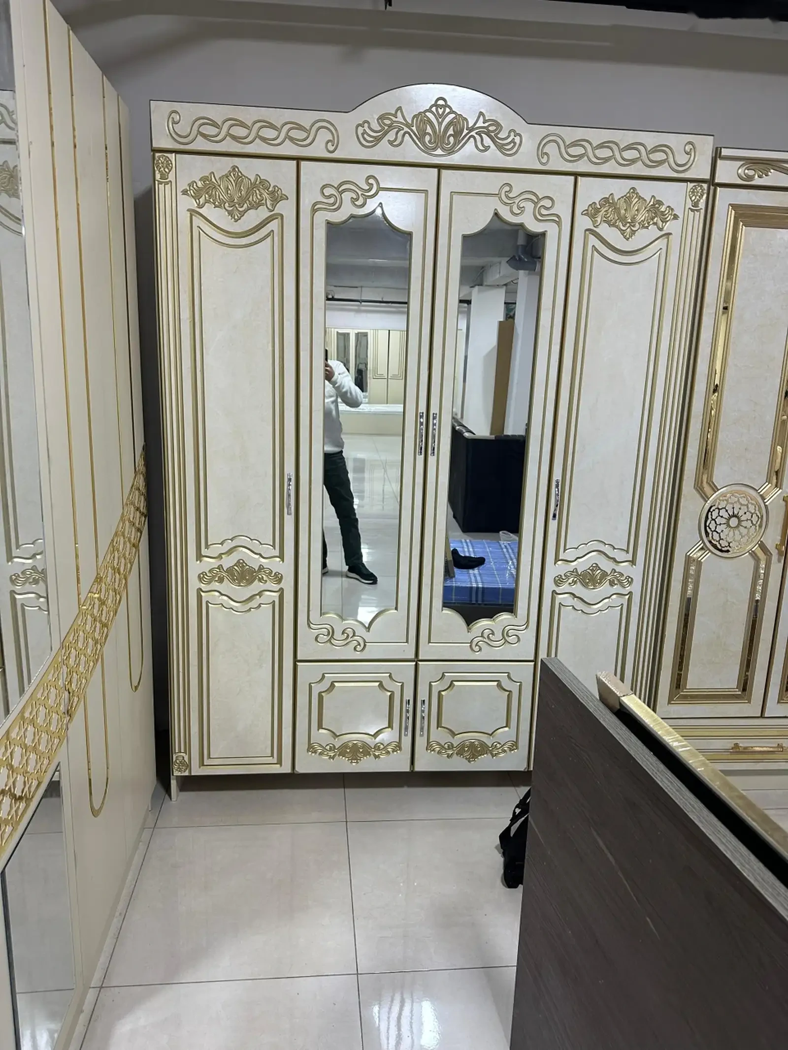 Шкаф