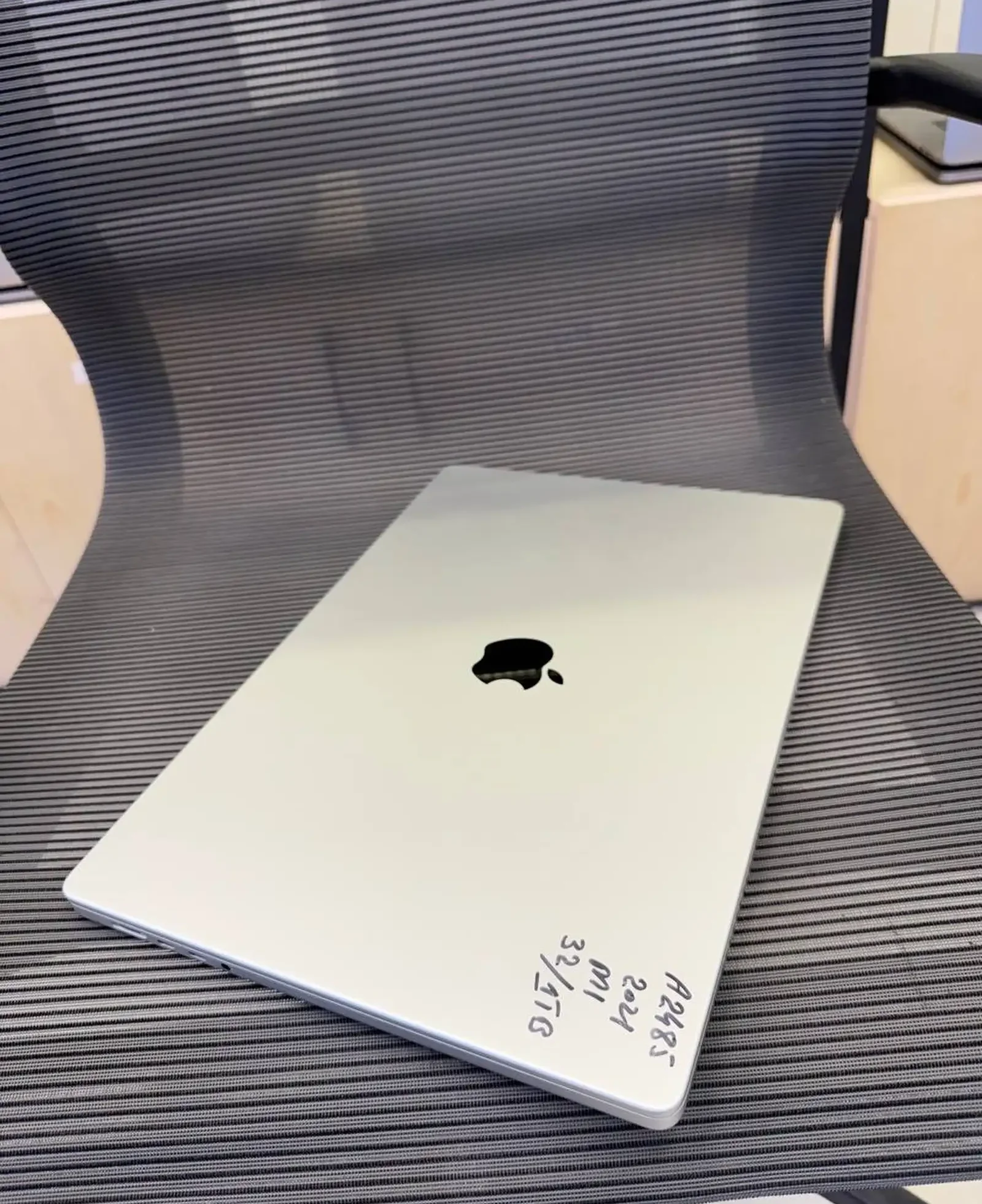 Ноутбук MacBook Pro 16 2021 M1 Pro 32/1TB — фото 3