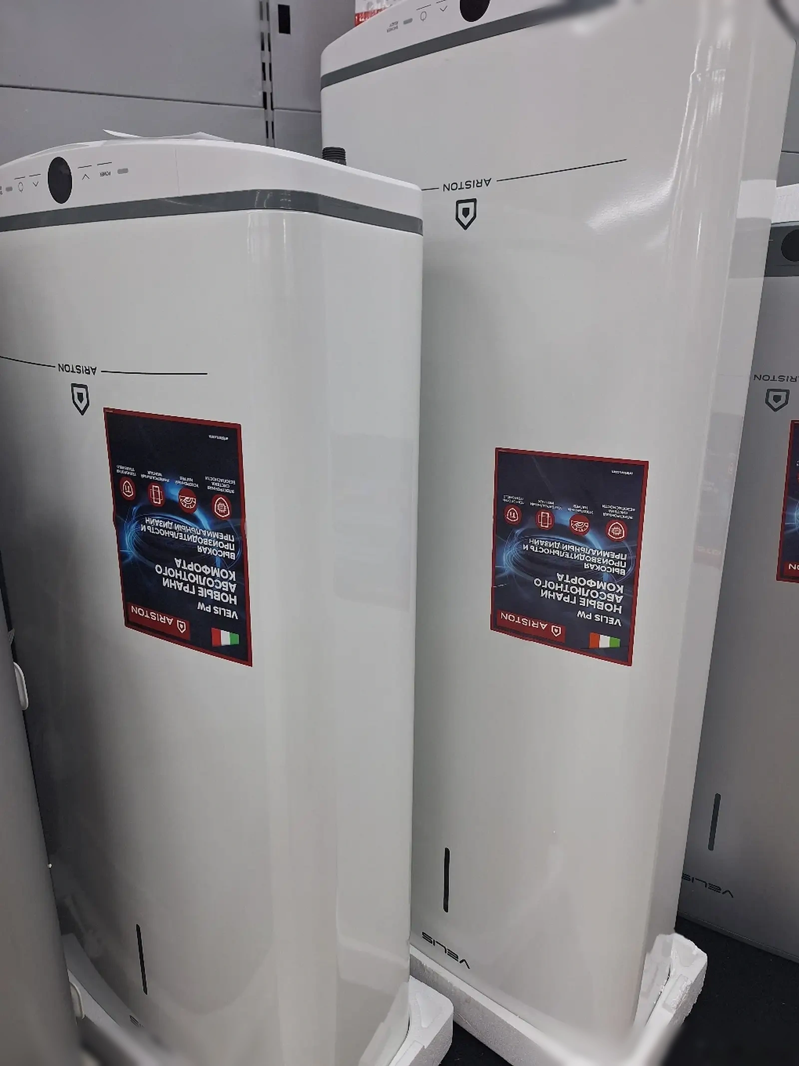 Водонагреватель Ariston 80л. Velis