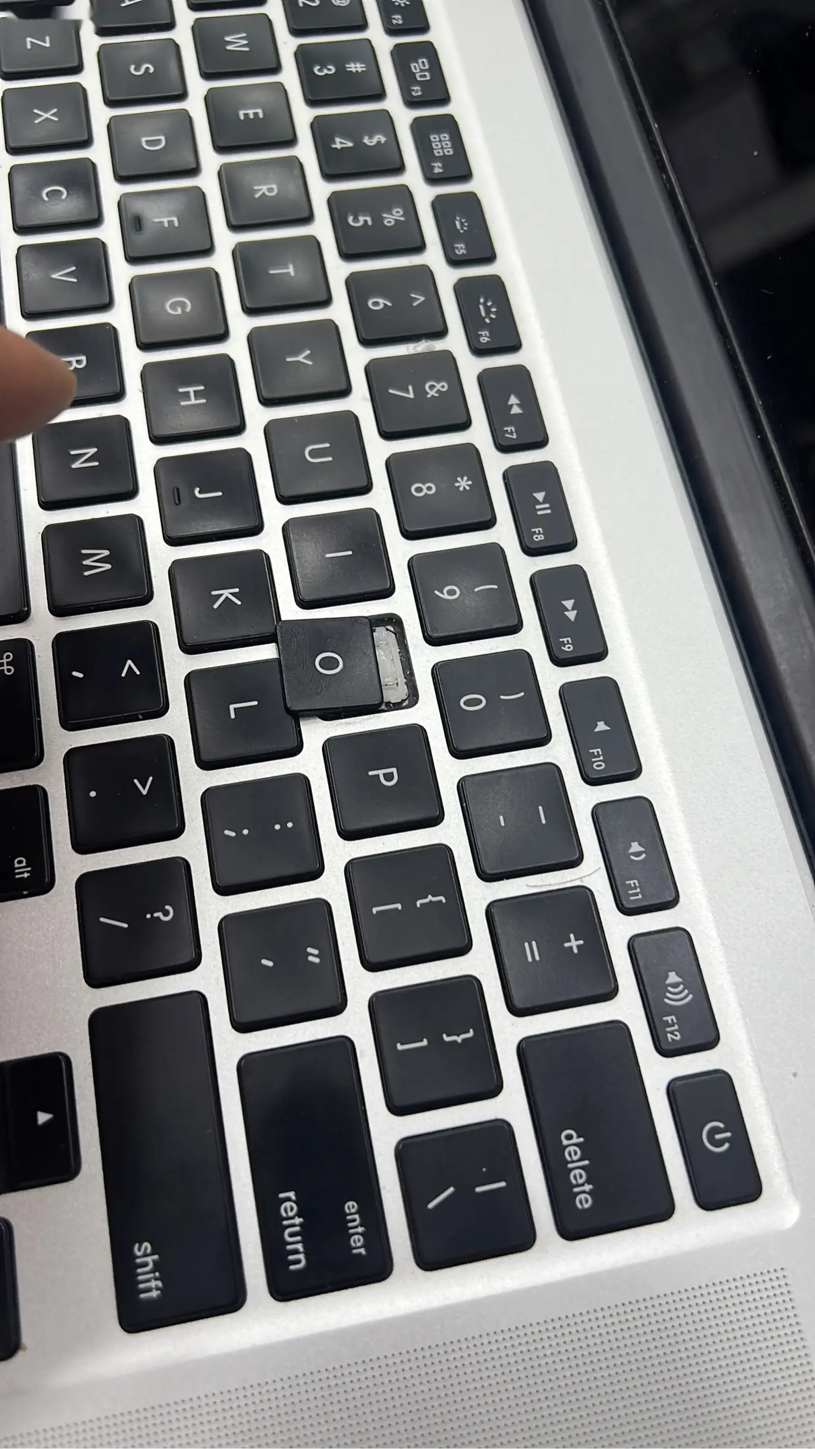 Ноутбук macbook pro 15 inch 2024 — фото 3