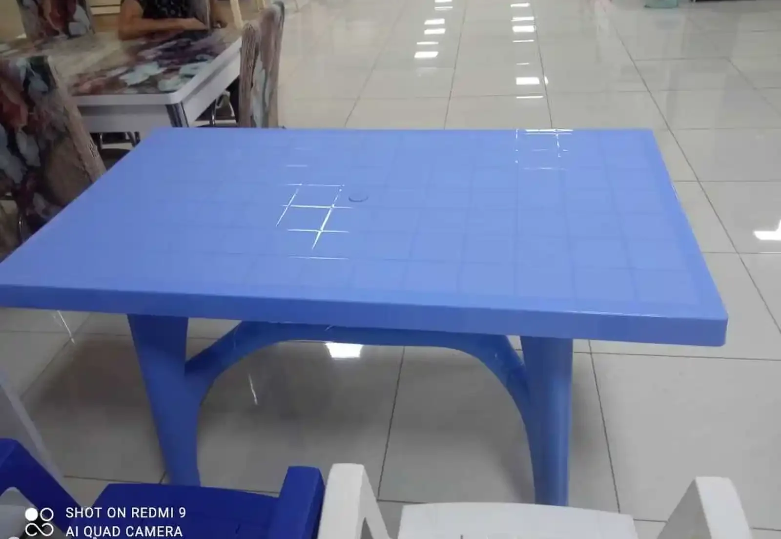 Стол и стулья