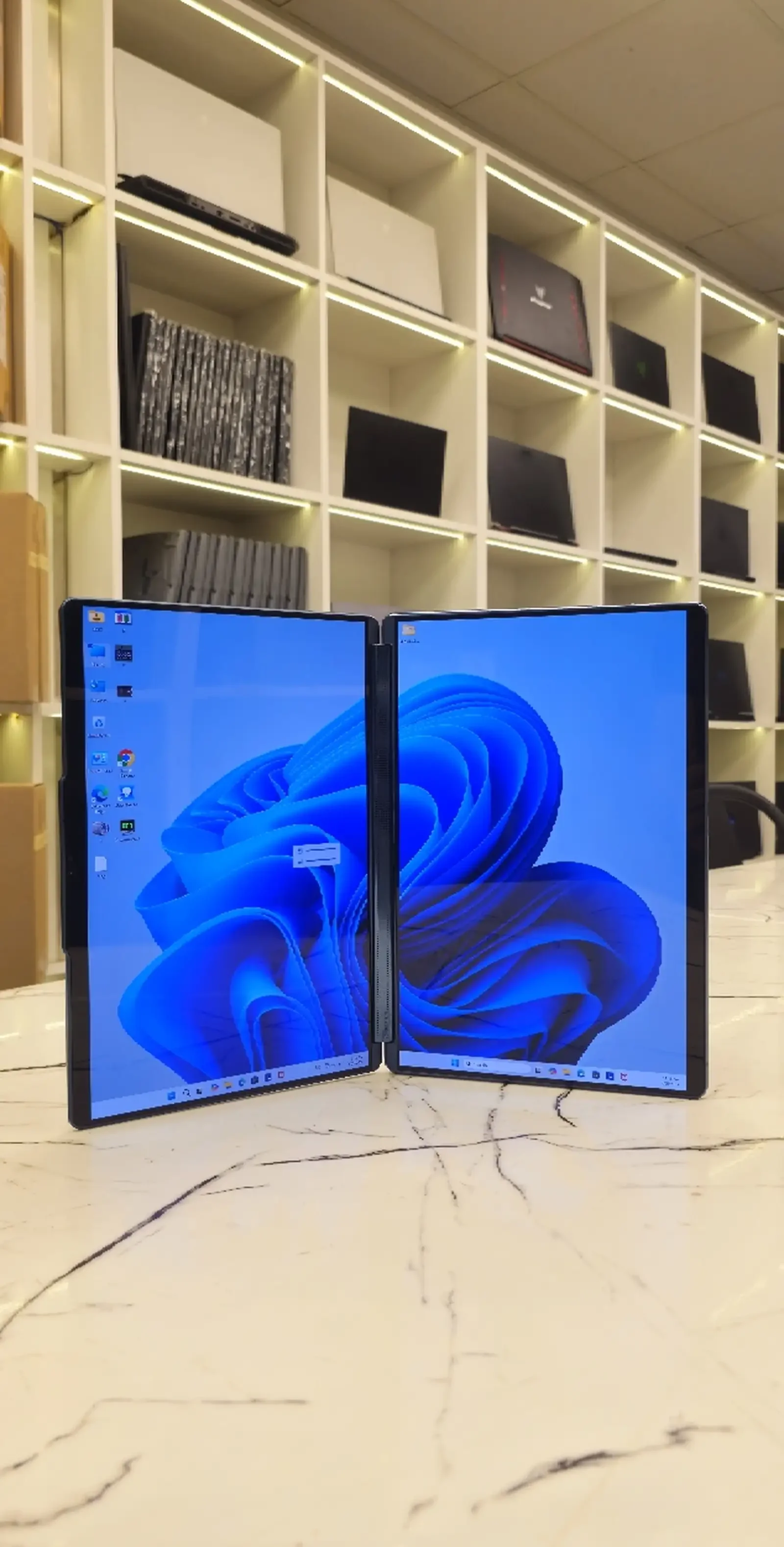 Ноутбук Lenovo Yoga Book 2 Dual Screen — фото 2