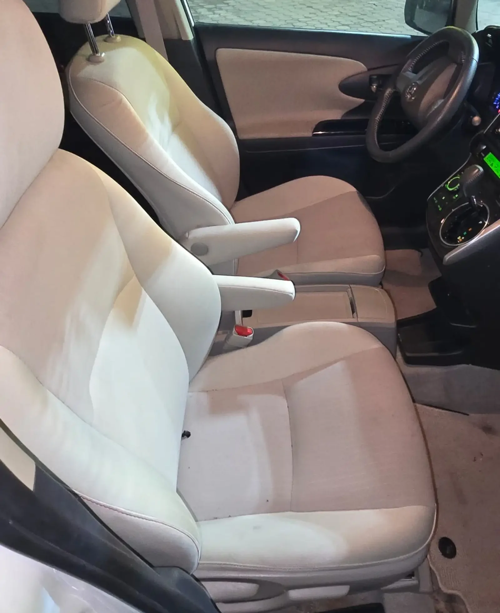 Toyota Wish, 2014
