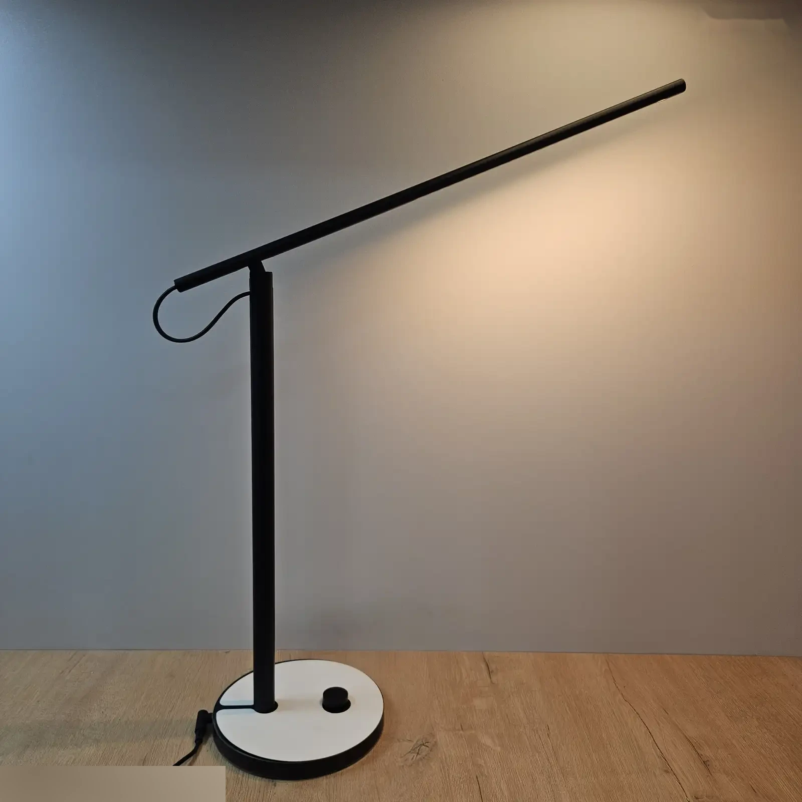 Светодиодная настольная лампа Xiaomi Mijia LED Desk Lamp 1S