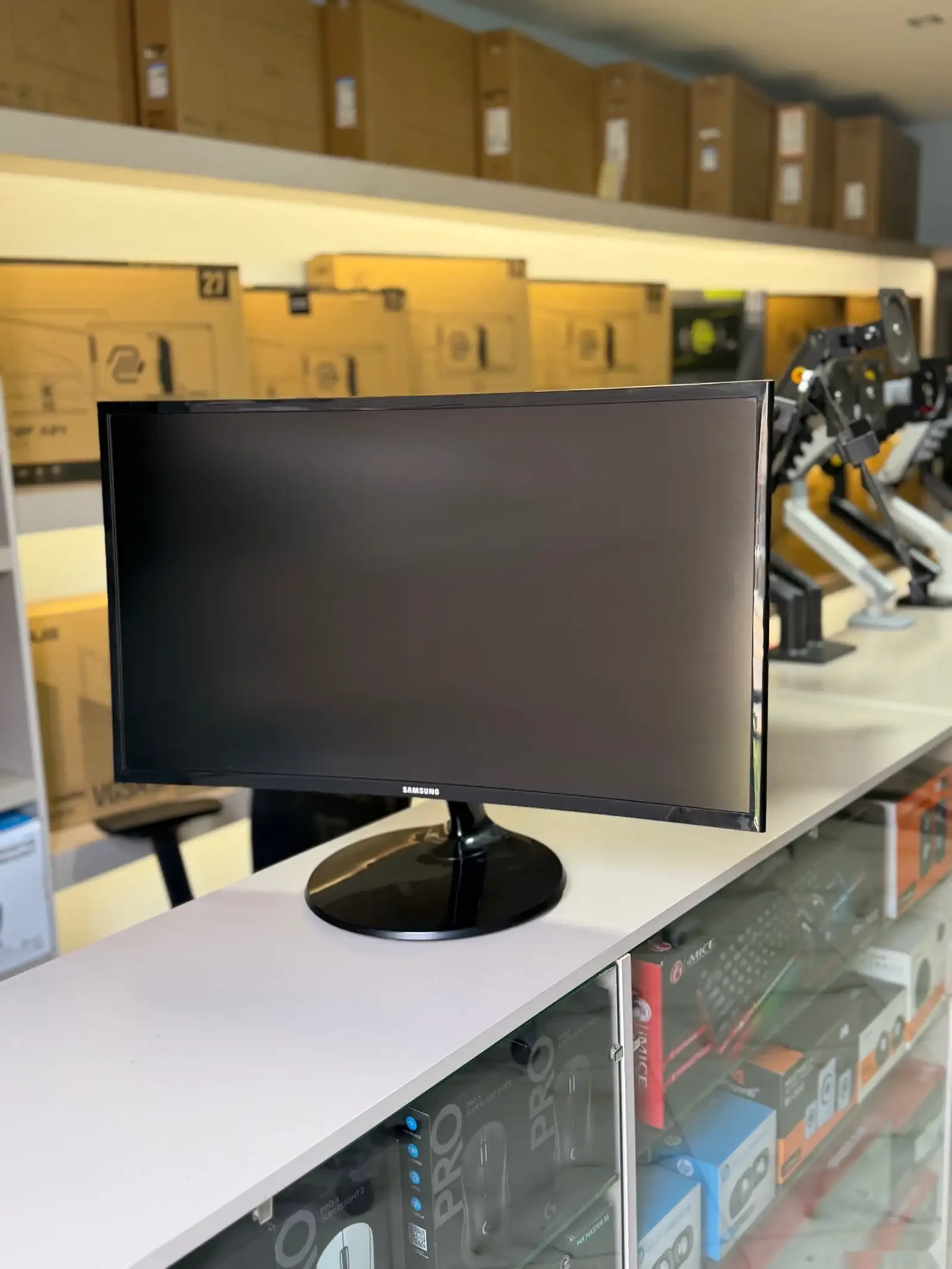 Монитор изогнутый Samsung 75hz Б/У — фото 2