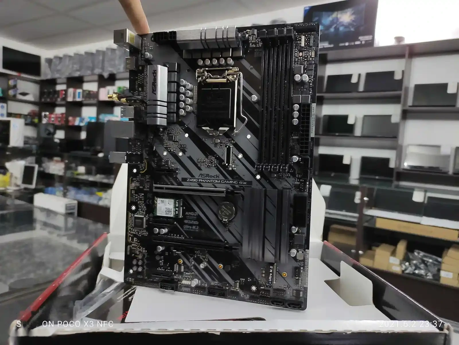 Материнская плата Asrock Z490 Phantom Gaming 4 — фото 3