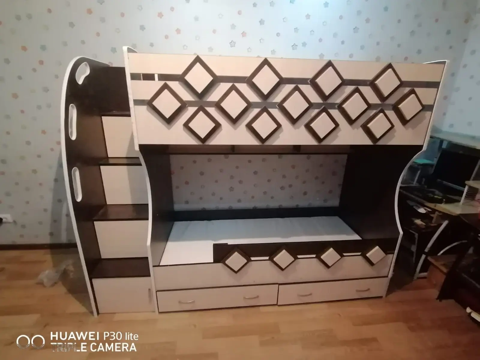 Двухярусная кровать