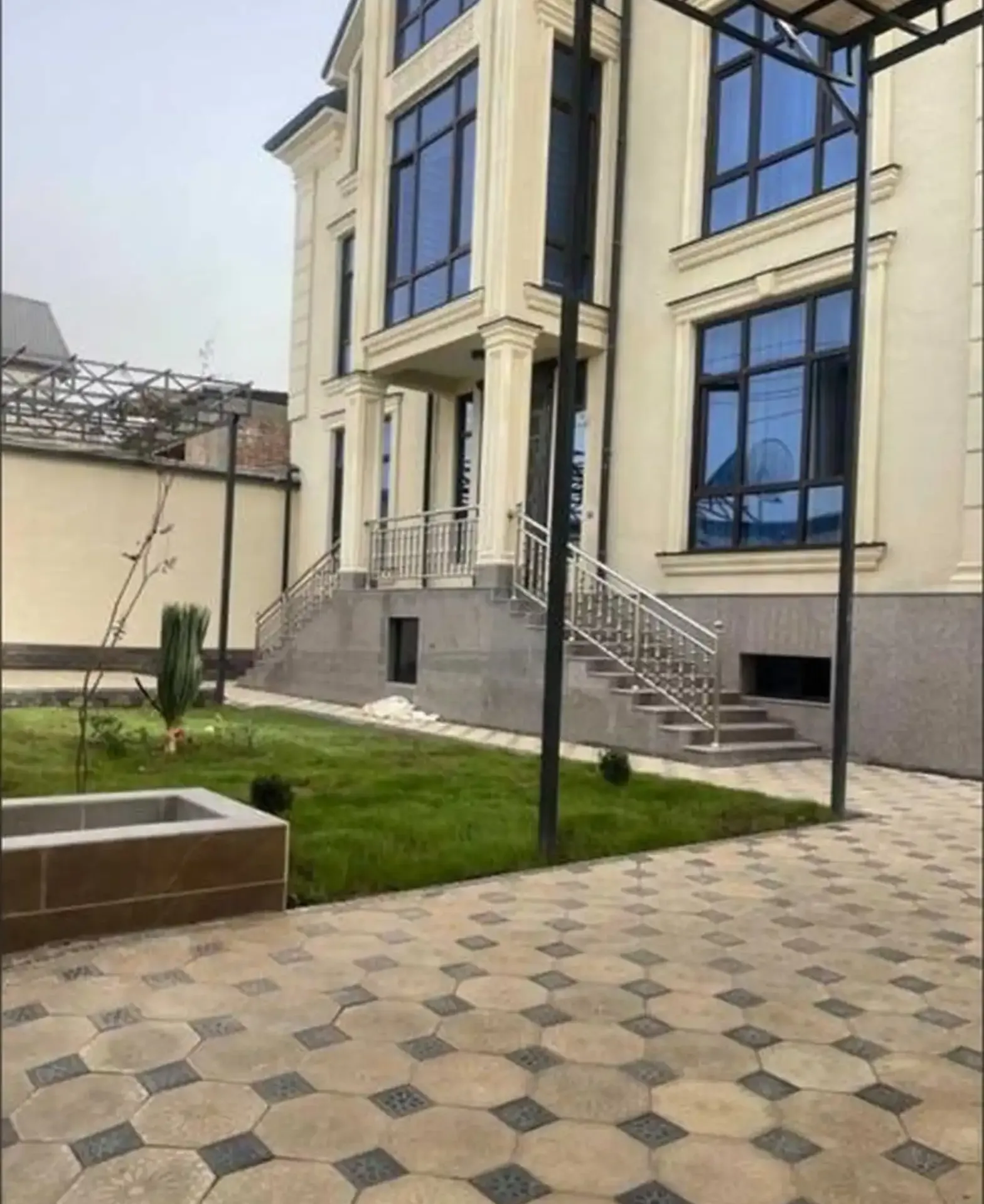 2-этажный, 12 комнатный дом, 550 м², Шохмансур