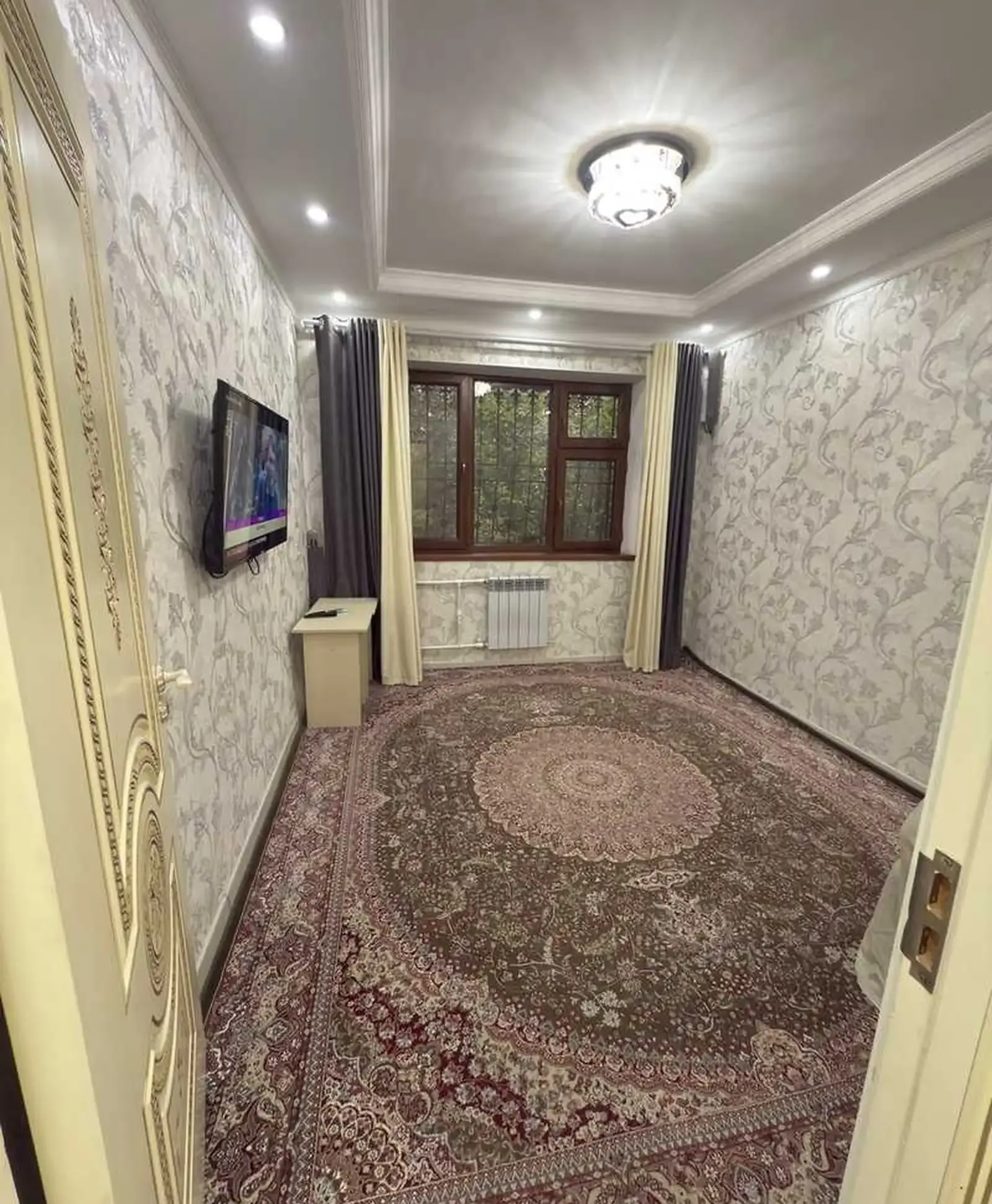 2-комн. квартира, 3 этаж, 85м², 33 мкр, Бозори фаровон