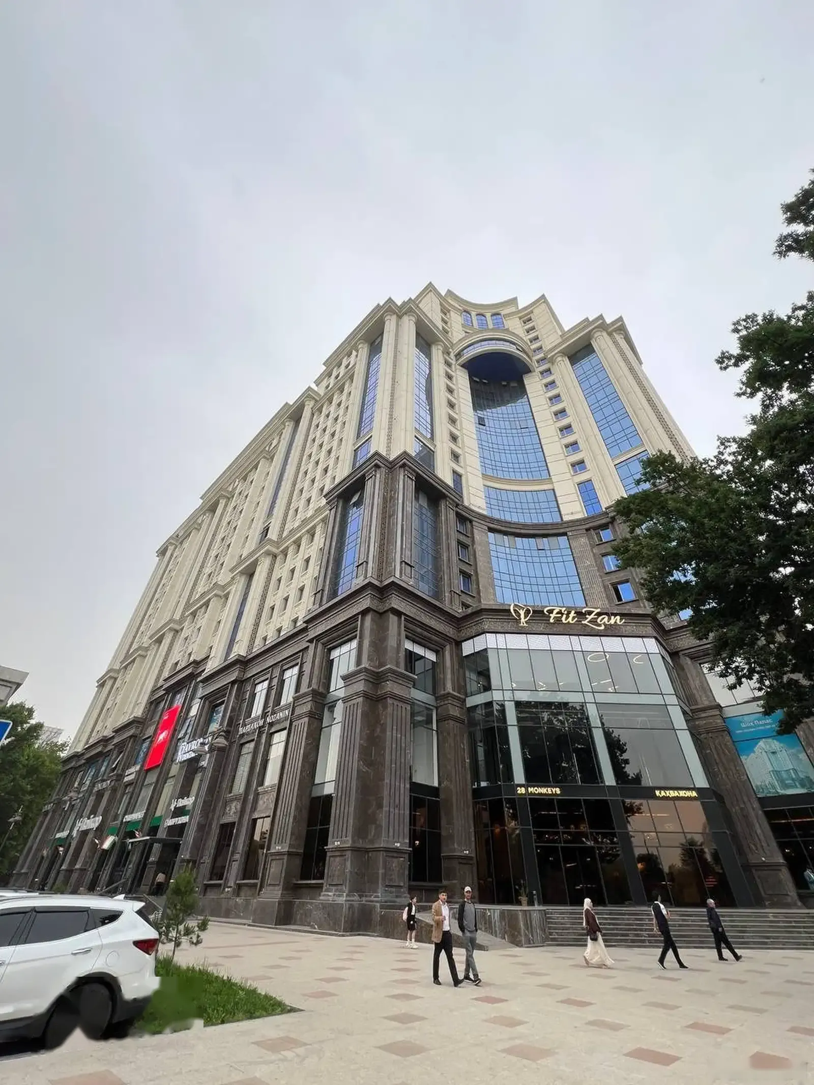 3-комн. квартира, 17 этаж, 147 м², И. Сомони